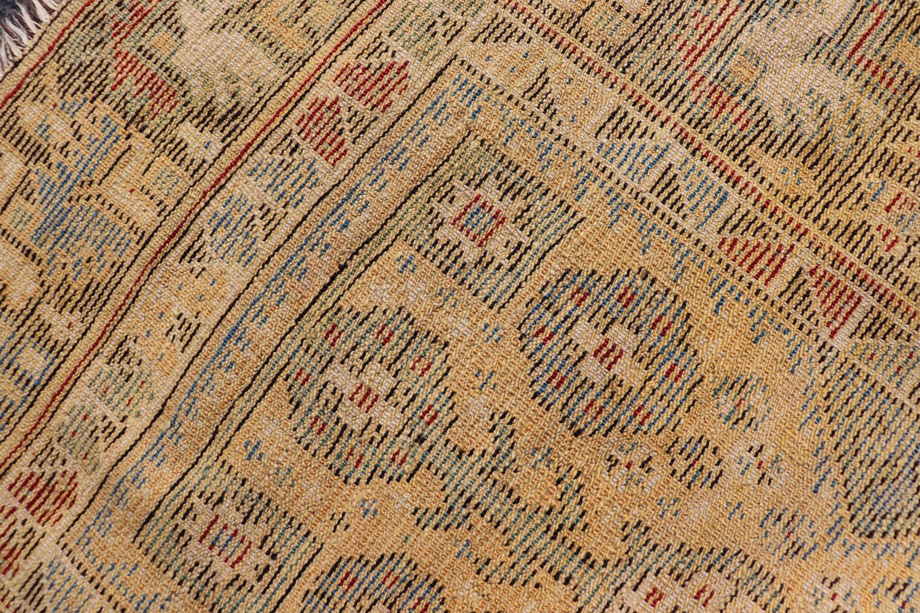 Tapis ancien Manastir avec médaillon floral 3'3 x 4'6 en vente 2