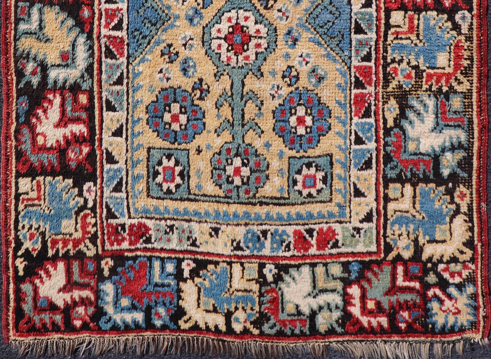 XIXe siècle Tapis ancien Manastir avec médaillon floral 3'3 x 4'6 en vente