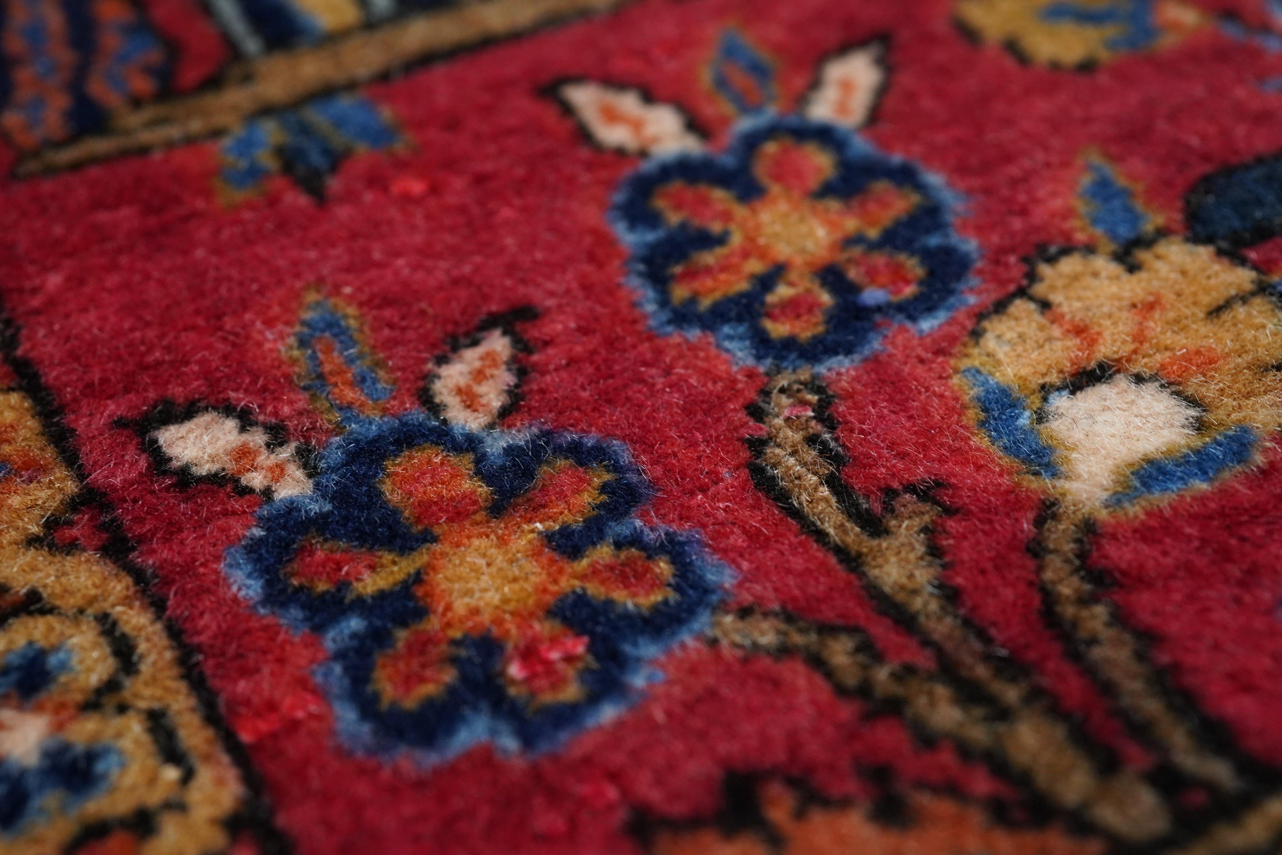 20ième siècle Tapis de couloir Kashan en laine Manchester antique 1'10'' x 9'11'' en vente