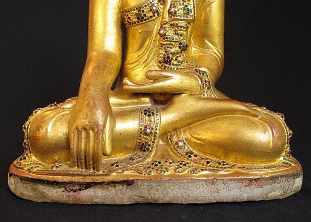 Antique Mandalay Buddha from Burma For Sale 7