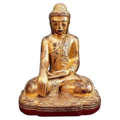 Antico Buddha di Mandalay dalla Birmania