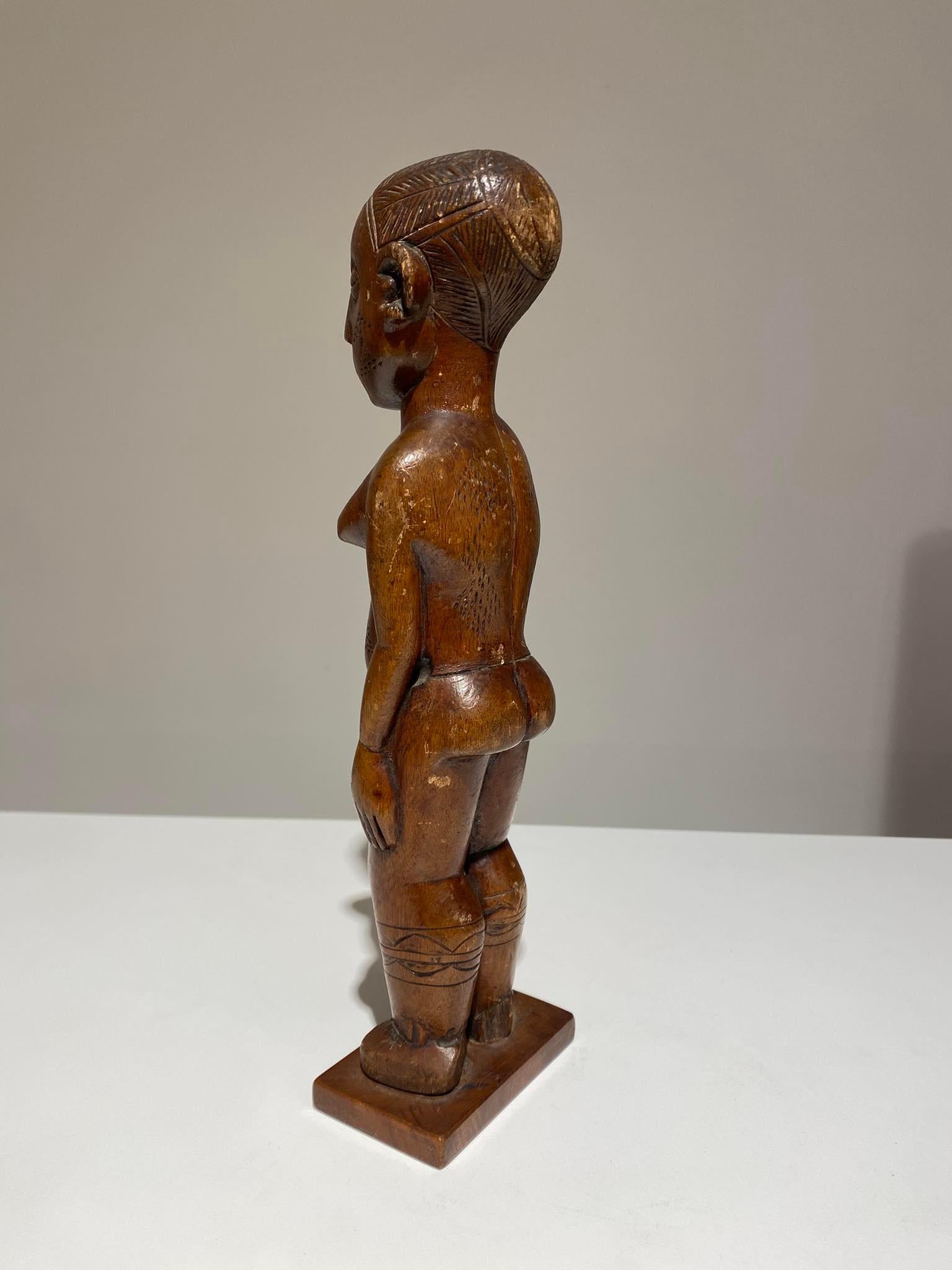 Antique Mangbetu tribe female Statue - DR Congo Region Uele - 19th century In Good Condition For Sale In Leuven, BE