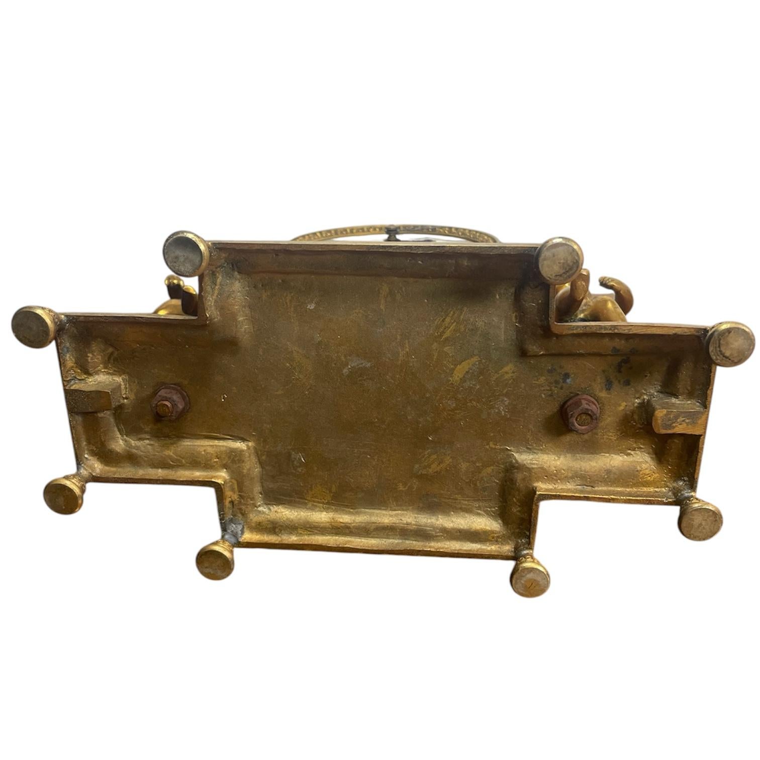 Louis XVI Horloge de cheminée ancienne Querubine Bronze doré en vente