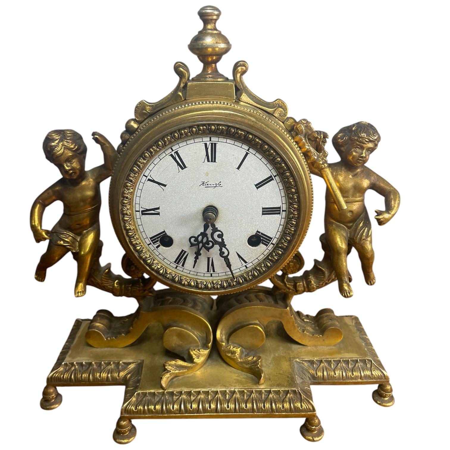 Horloge de cheminée ancienne Querubine Bronze doré en vente 1