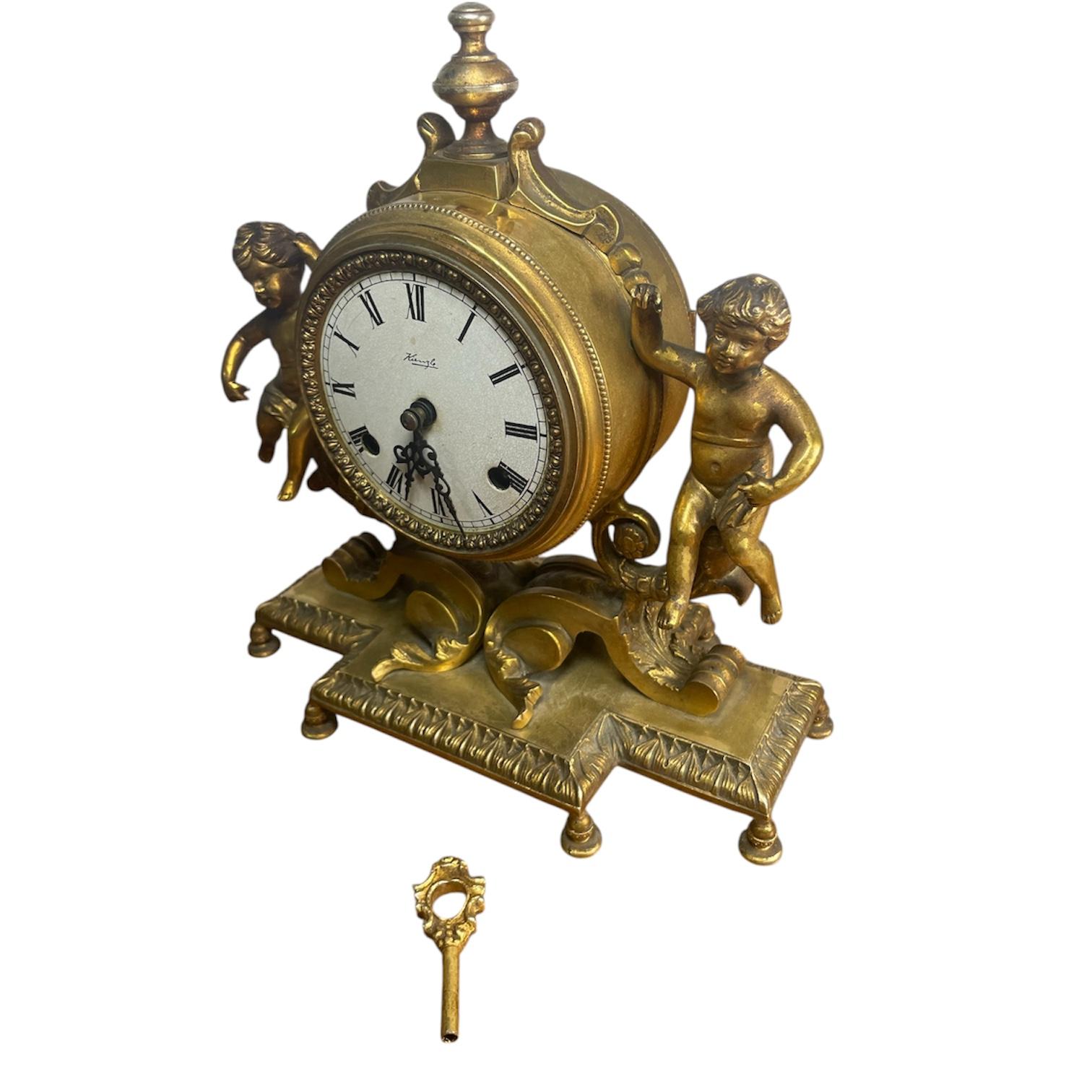 Horloge de cheminée ancienne Querubine Bronze doré en vente 2