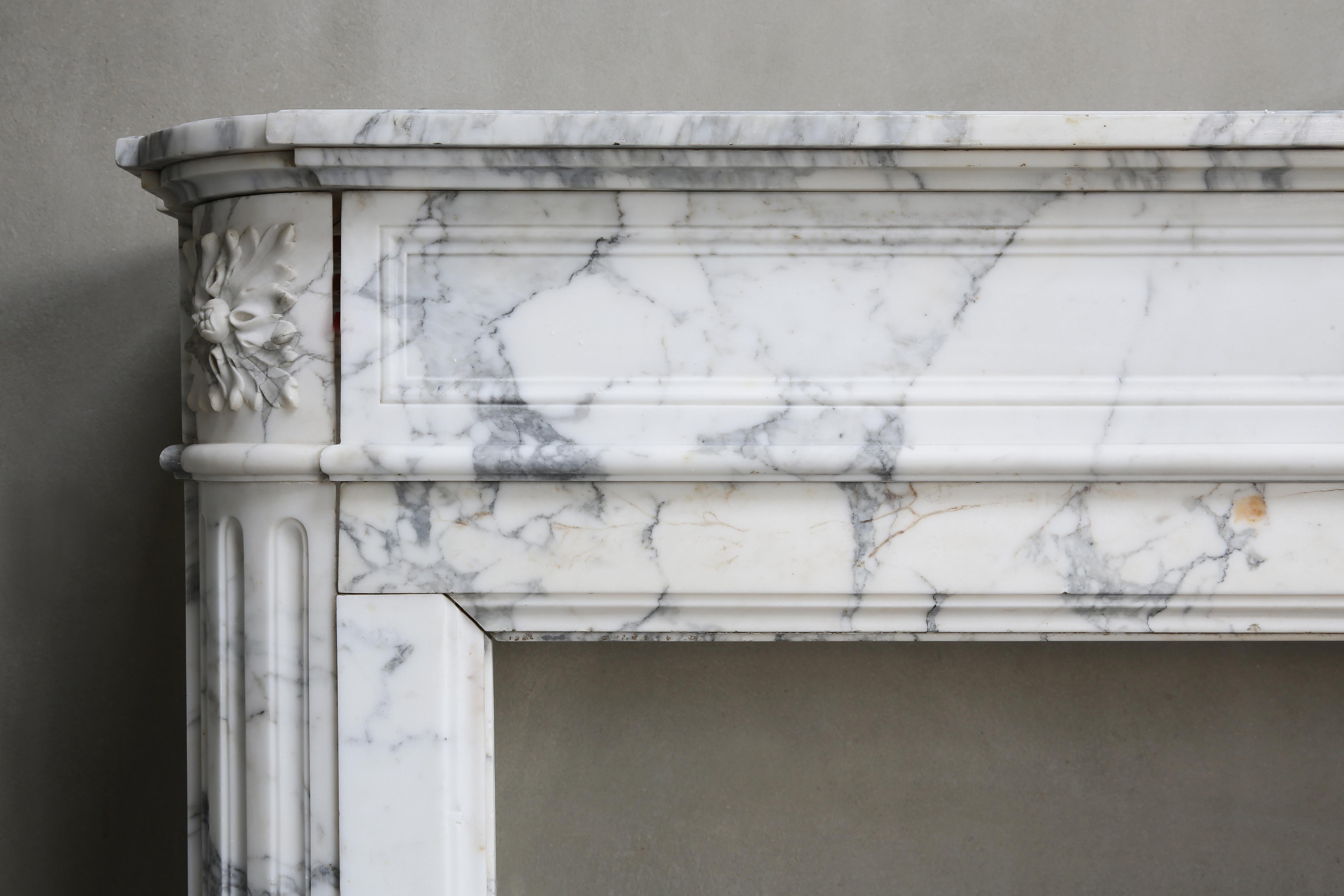 Antique Mantel of Arabescato Marble from Italy in Style of Louis XVI In Good Condition In Made, NL