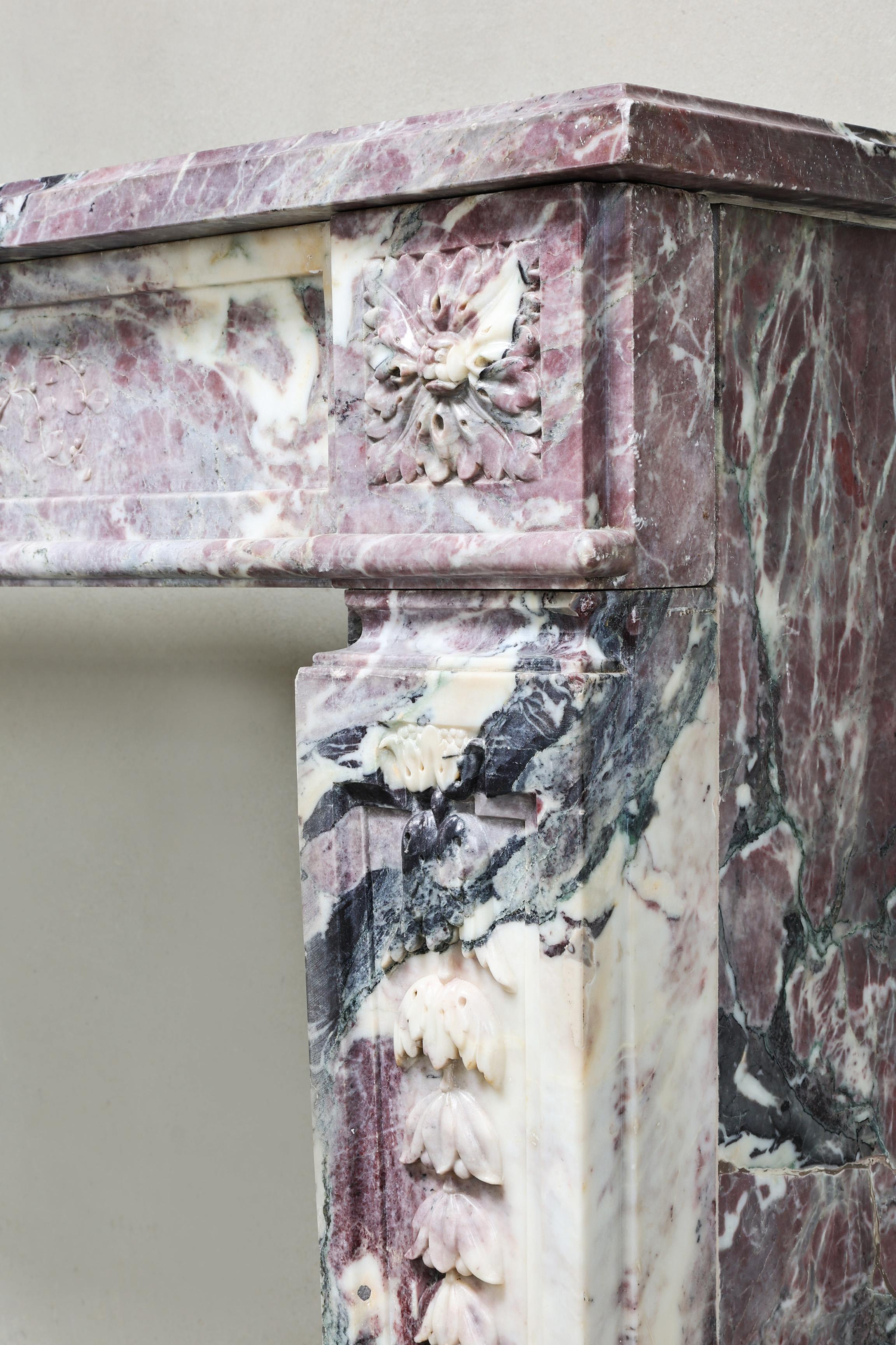 Antique Fireplace Mantel in Fleur de Pecher Marble In Good Condition For Sale In Made, NL