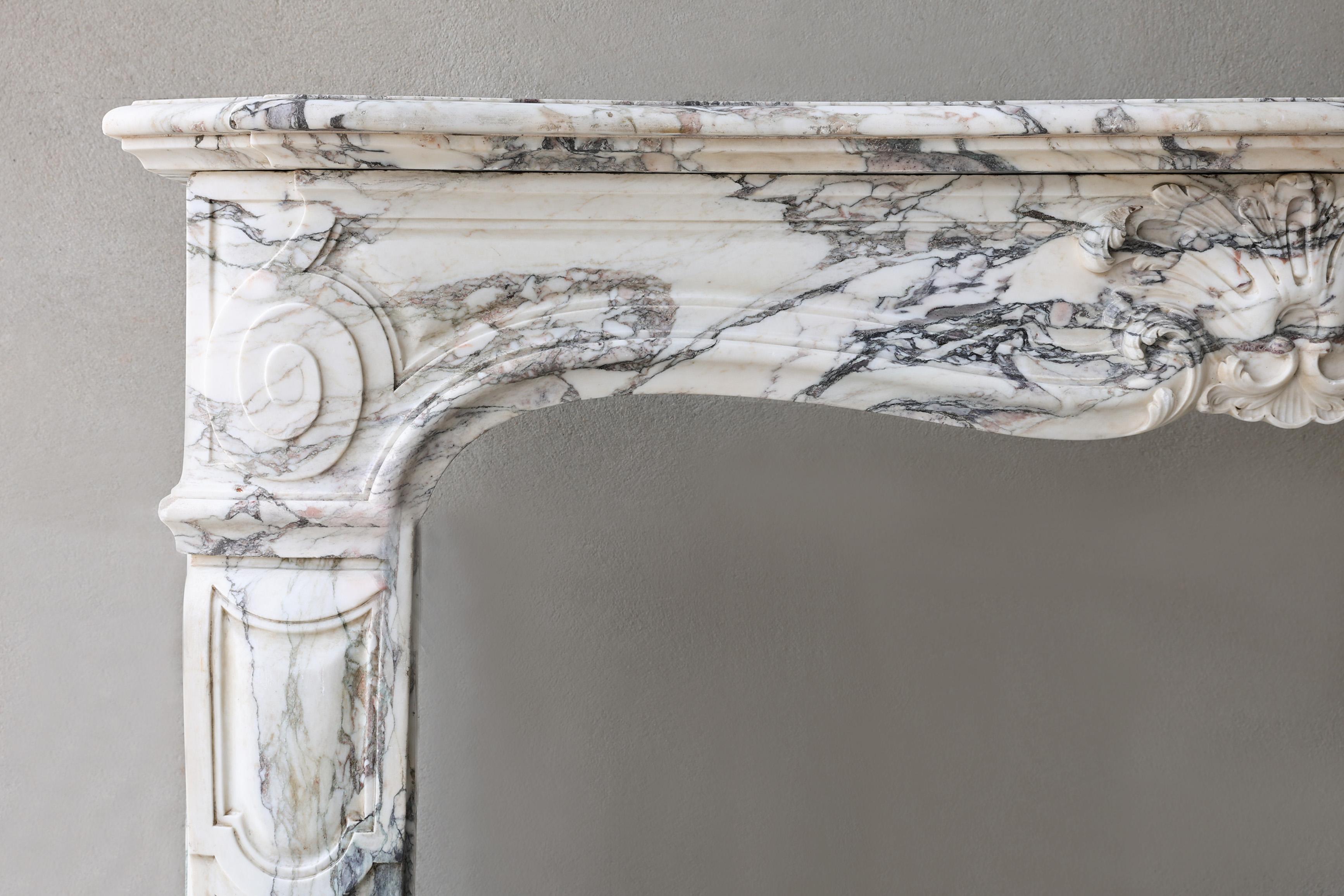 Antique mantel of Paonazzo marble from the 19th century For Sale 1