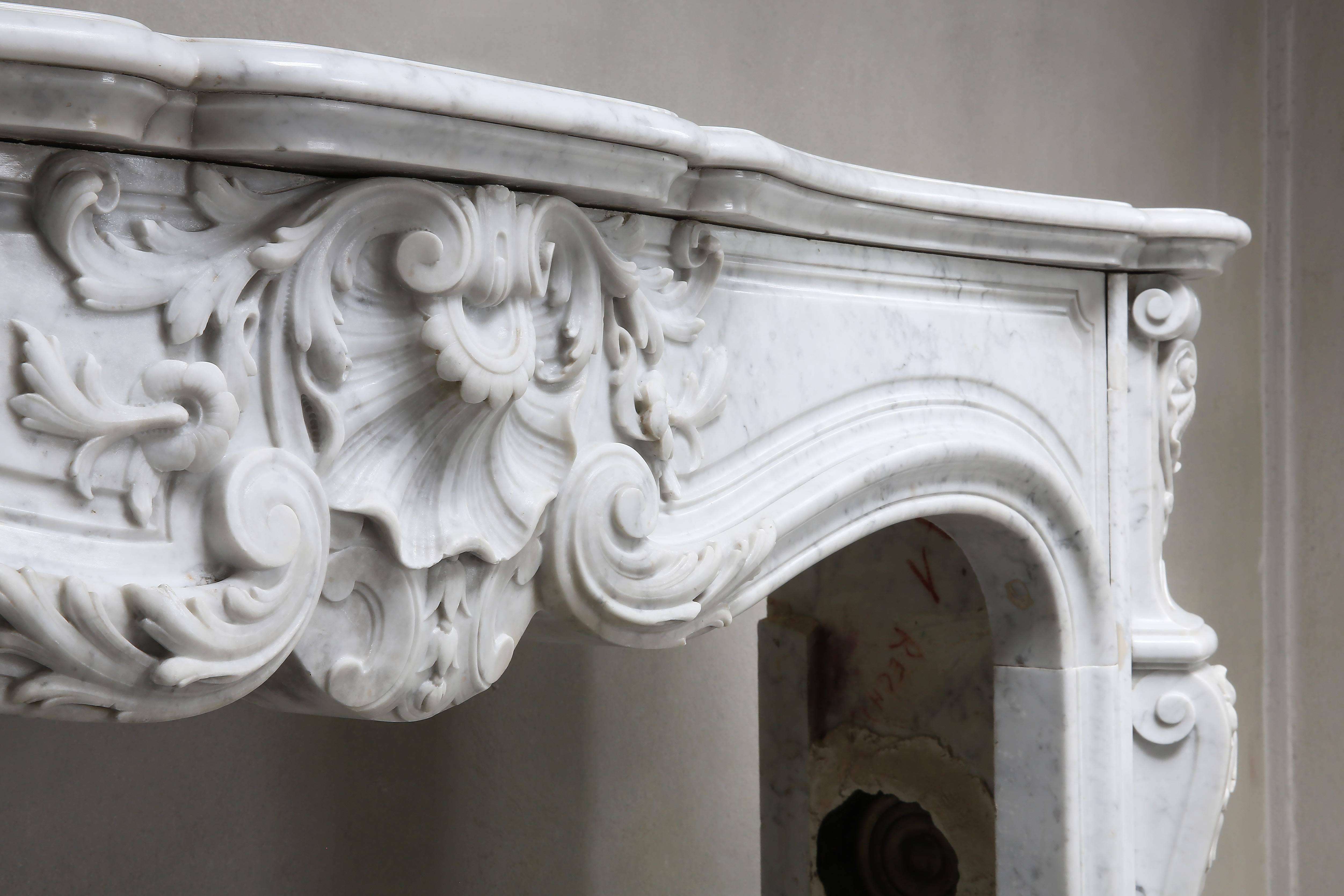19th Century Louis XV Carrara Marble Fireplace In Good Condition In Made, NL