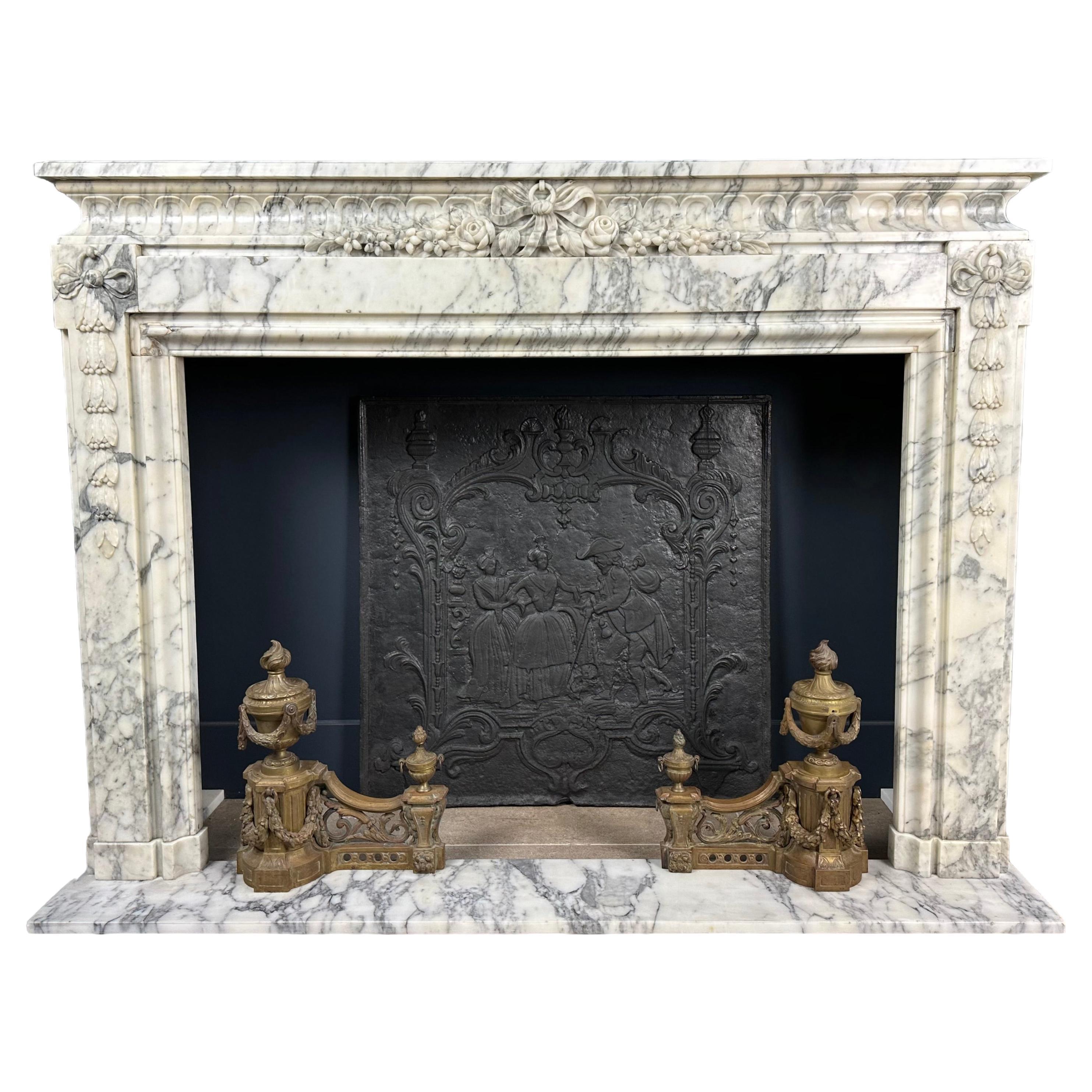 Antique Mantel: Refined Elegance and Craftsmanship in Perfect Harmony For Sale
