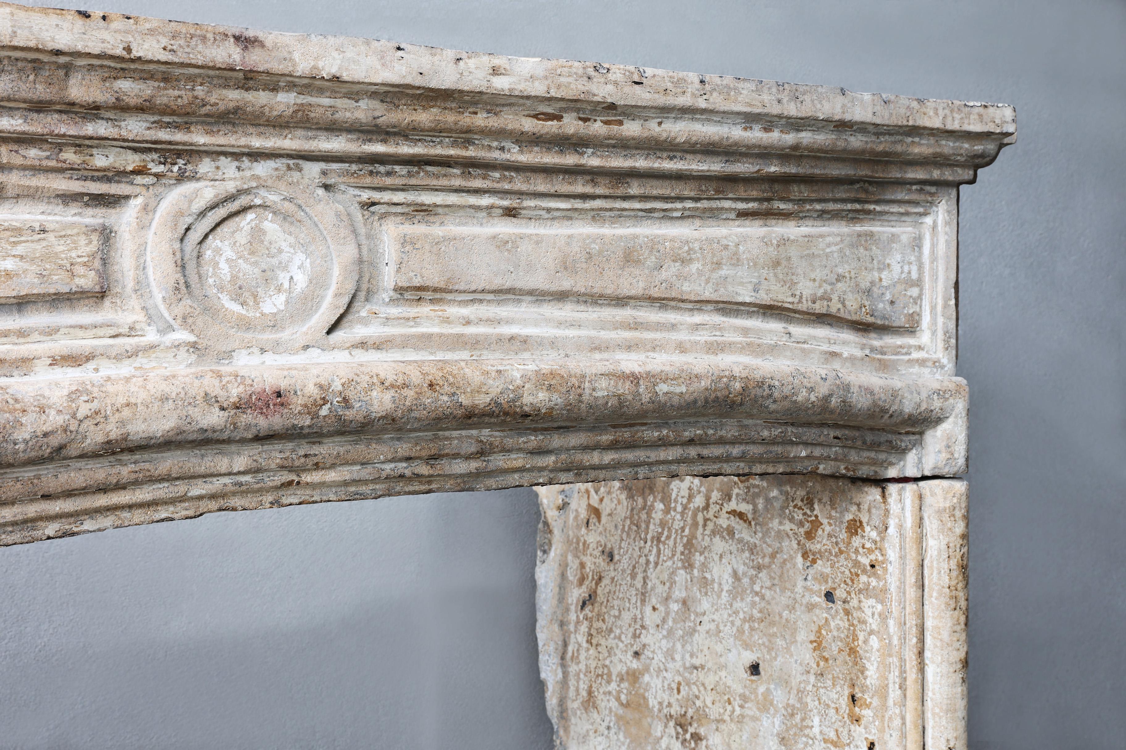 Antique mantel surround of French limestone, Louis XIV, 19th century In Good Condition For Sale In Made, NL