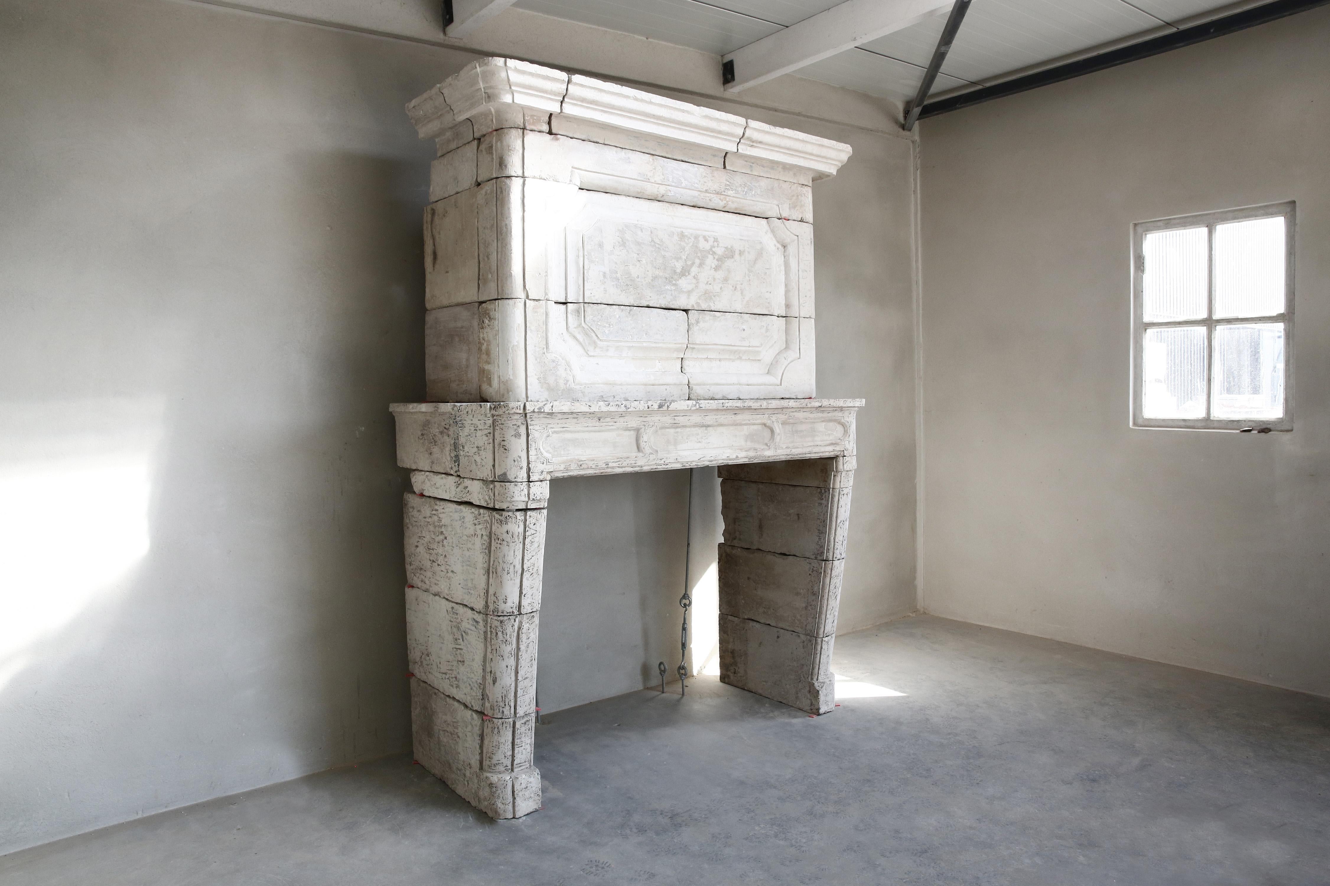 18th Century Mantel Surround of French Limestone with a Trumeau In Good Condition In Made, NL