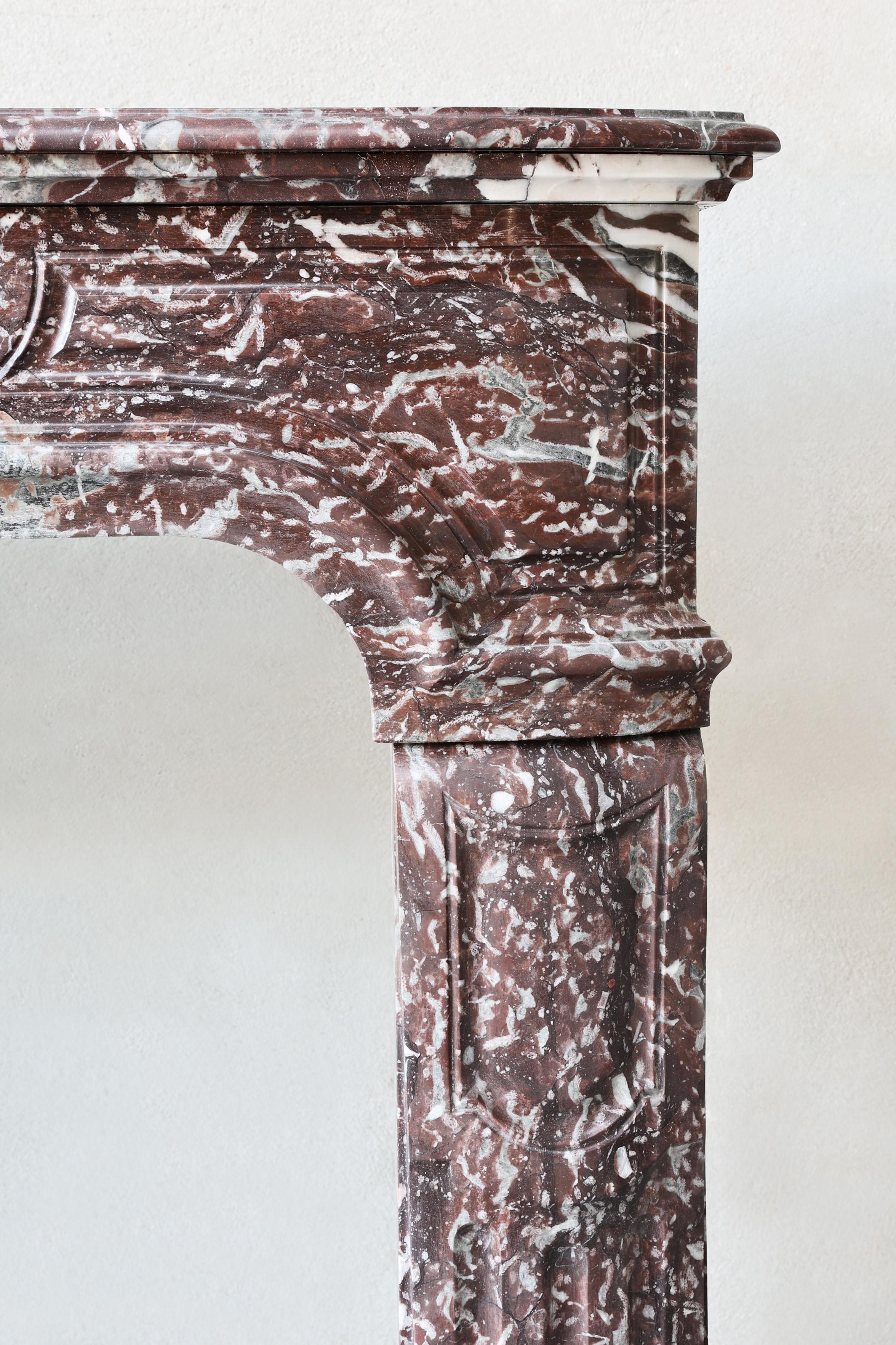 Antique mantel surround of Griotte de Campan rouge marble, style Louis XIV In Good Condition In Made, NL
