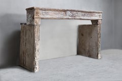 Antique mantle surround of French limestone - Louis XIV - 19th century
