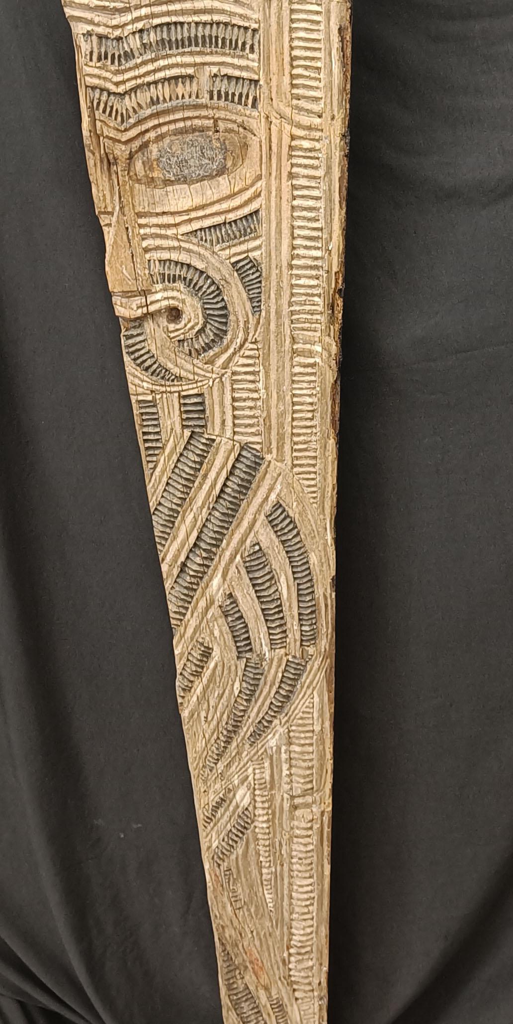 Antike Māori geschnitzt Hartholz architektonische Panel - Tiki   Ozeanisch Polynesisch (19. Jahrhundert) im Angebot