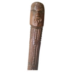 Antico bastone Maori in legno duro Tiki design Oceanico Polinesiano