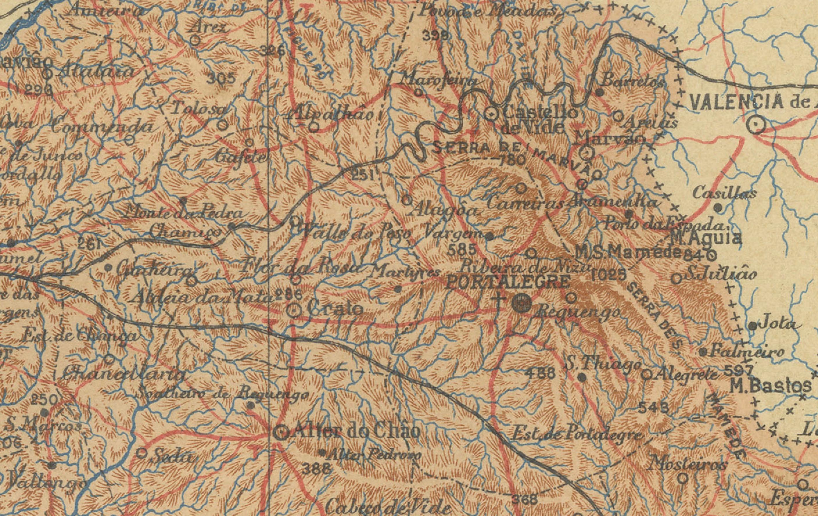 Das Bild ist eine historische, antike Landkarte der Region Alentejo in Portugal. Die Karte zeigt den topografischen Grundriss der Region mit ihrem komplexen Straßen- und Wasserstraßennetz sowie die Stadt Évora, die als wichtiger Ort hervorgehoben