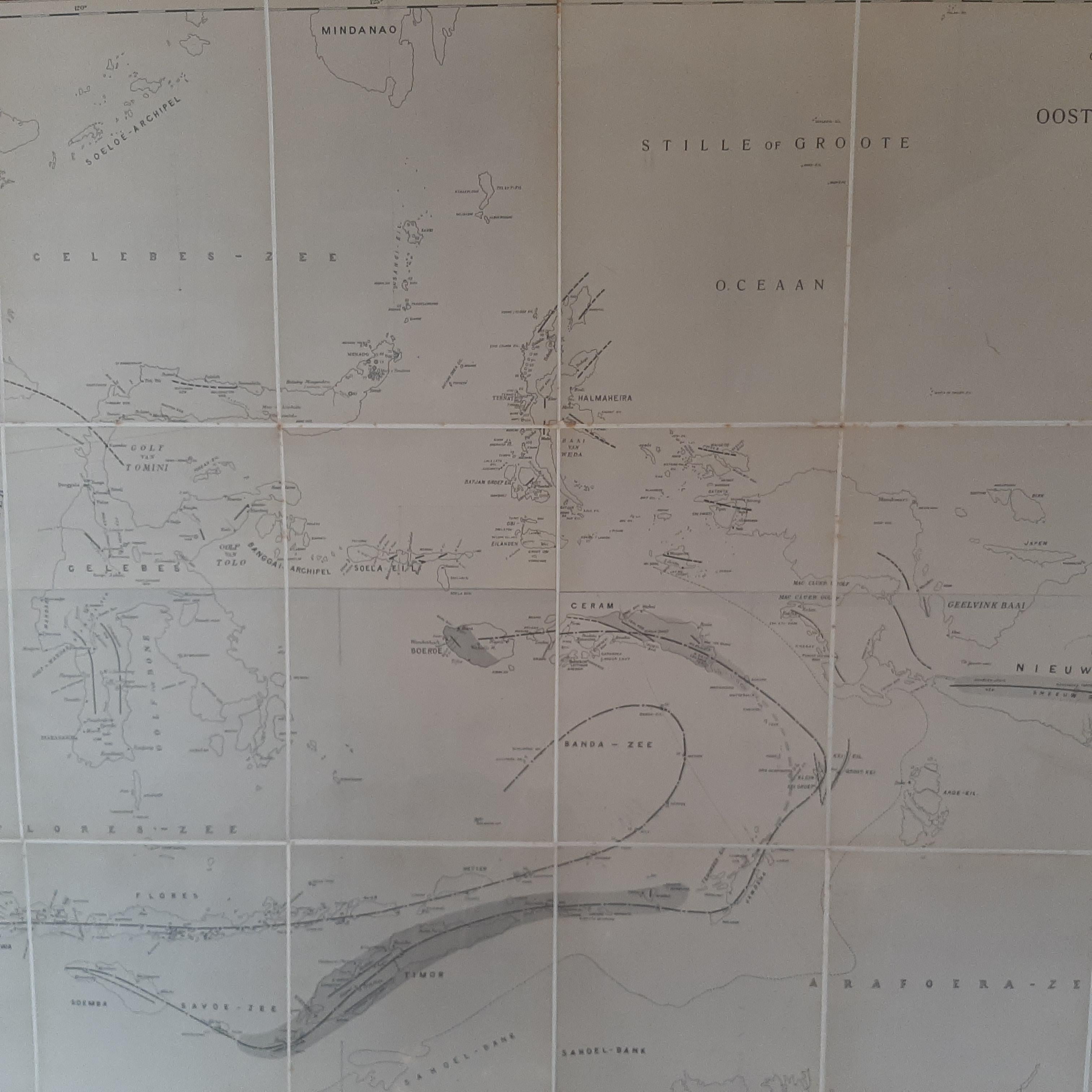 Antique map titled 'Geotektonische Schetskaart van het Oostelijk Gedeelte van den Oost-Indischen Archipel':

**Title**: Geotektonische Schetskaart van het Oostelijk Gedeelte van den Oost-Indischen Archipel
**Author**: H.A. Brouwer
**Source**: