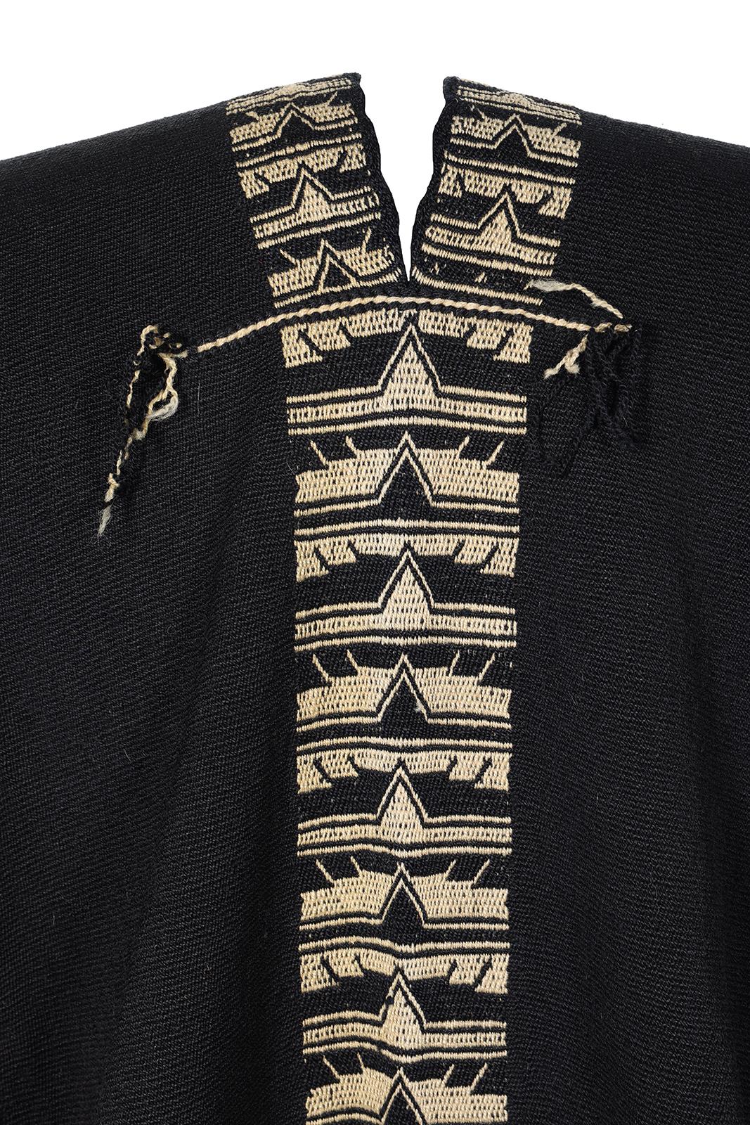 Tribal Poncho ancien de chef mapuche, Chili ou Argentine en vente