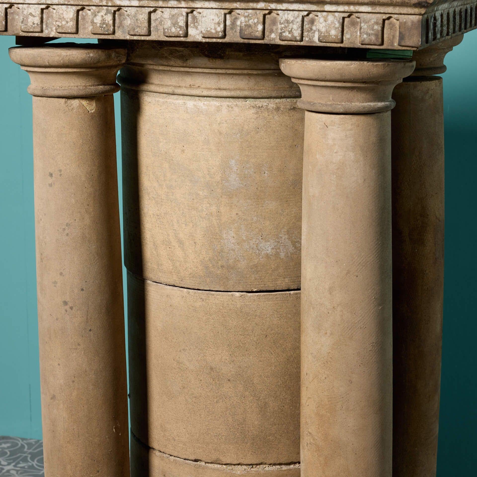 Anglais Ancien canon de jour en marbre et bronze avec piédestal en terre cuite en vente