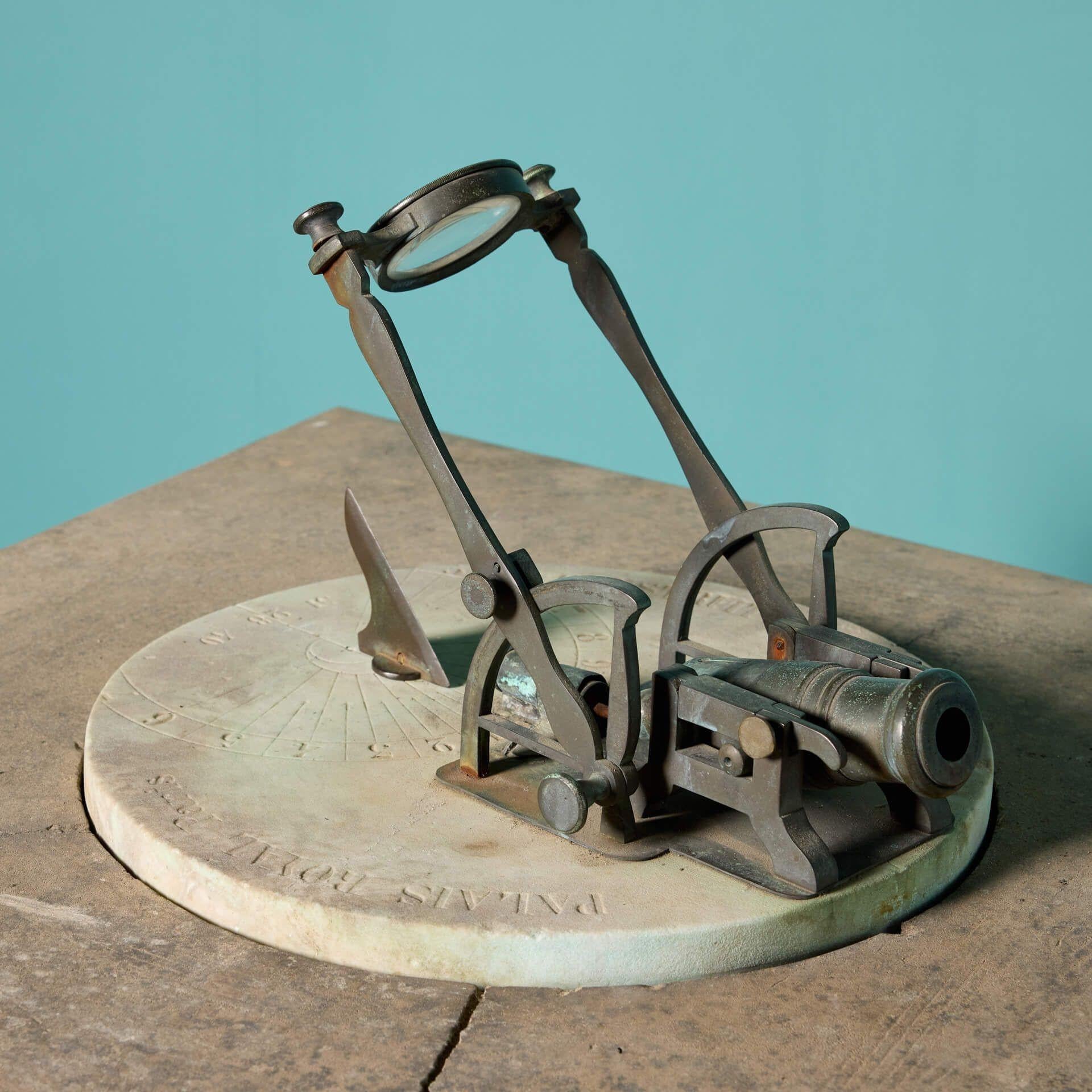 Antiker Noonday Cannon Sundial aus Marmor und Bronze mit Terrakotta-Sockel (19. Jahrhundert) im Angebot