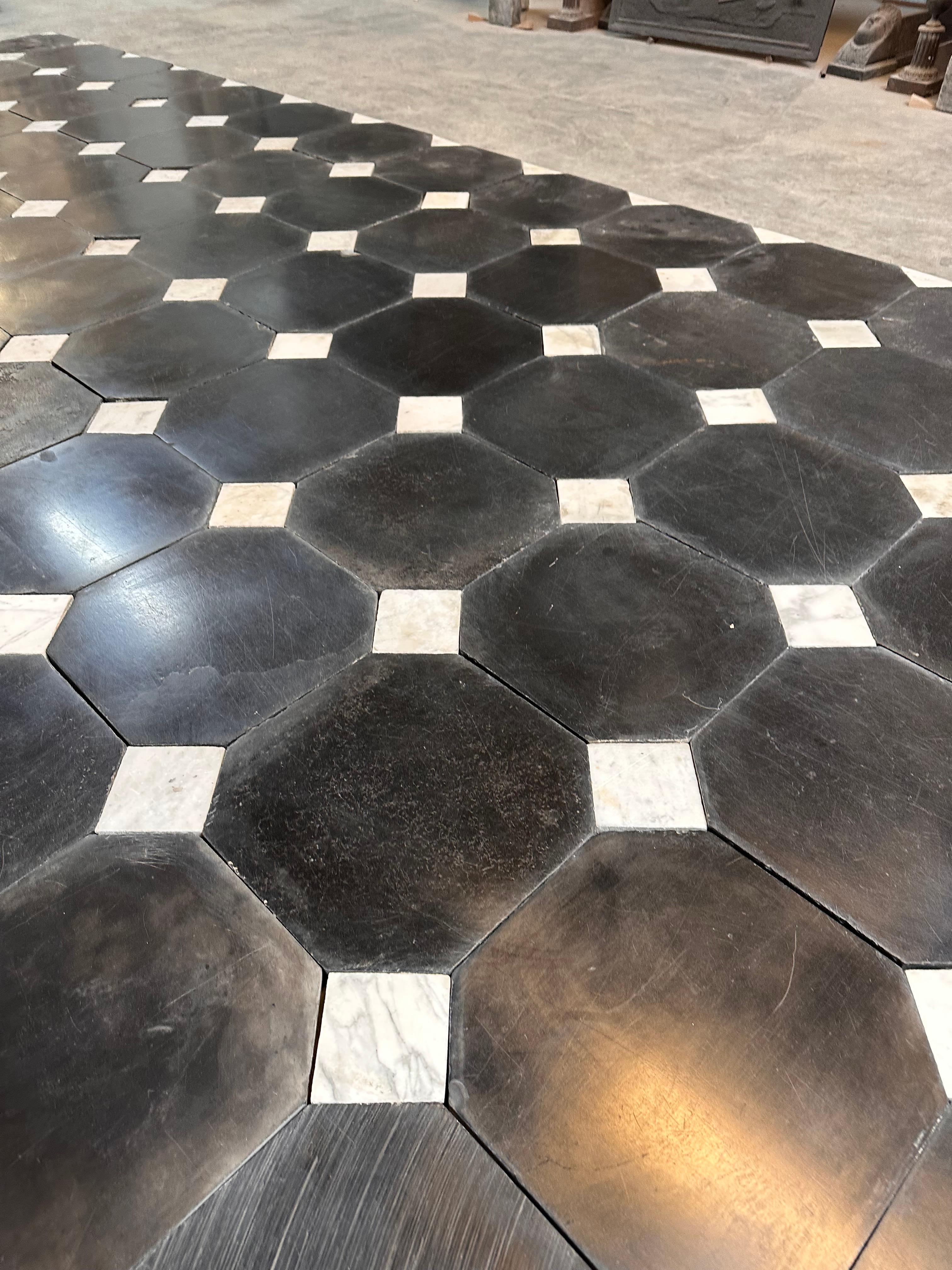 Néerlandais Tapis cabochon de marbre antique en vente