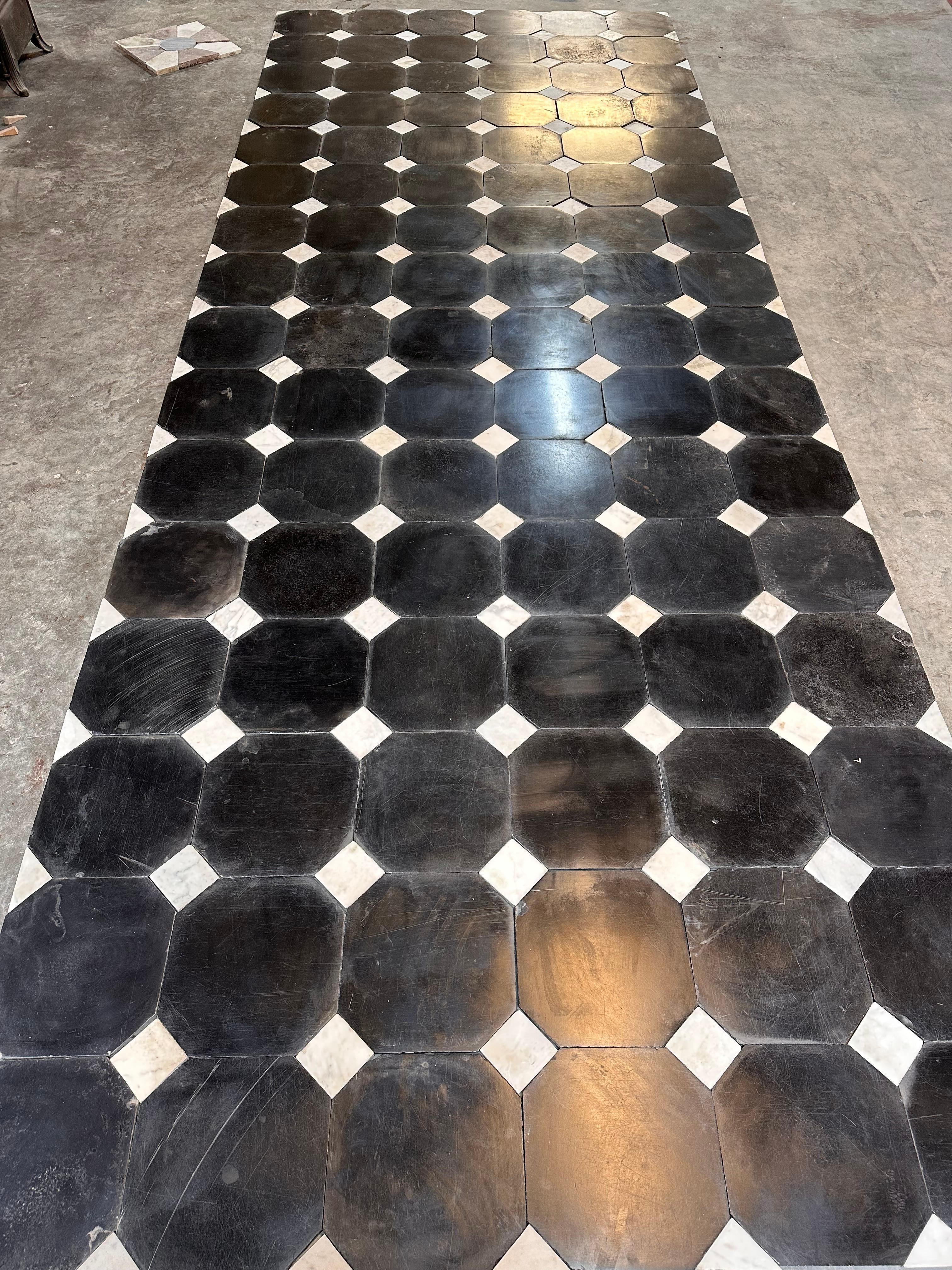 XIXe siècle Tapis cabochon de marbre antique en vente