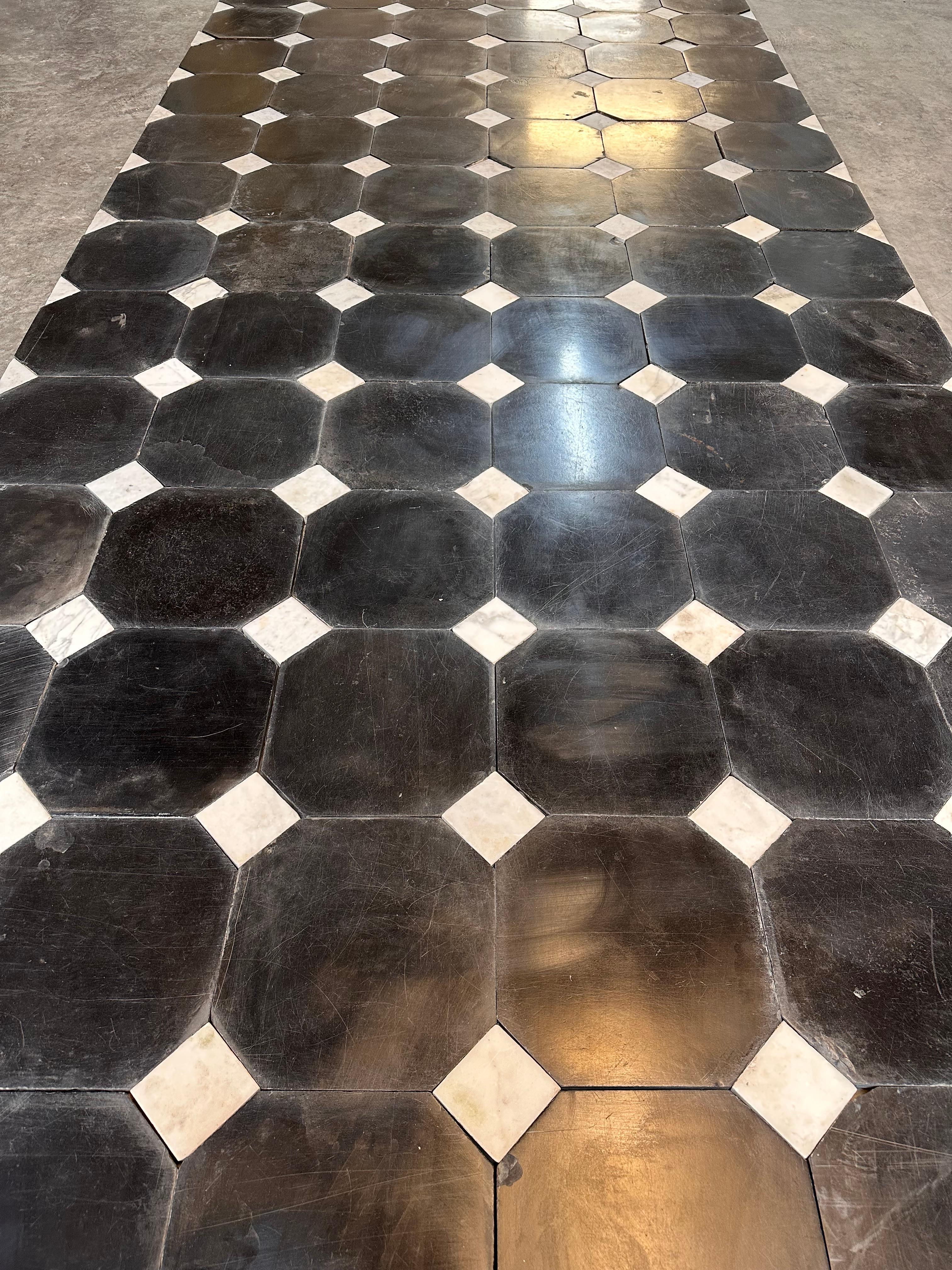 Pierre Tapis cabochon de marbre antique en vente