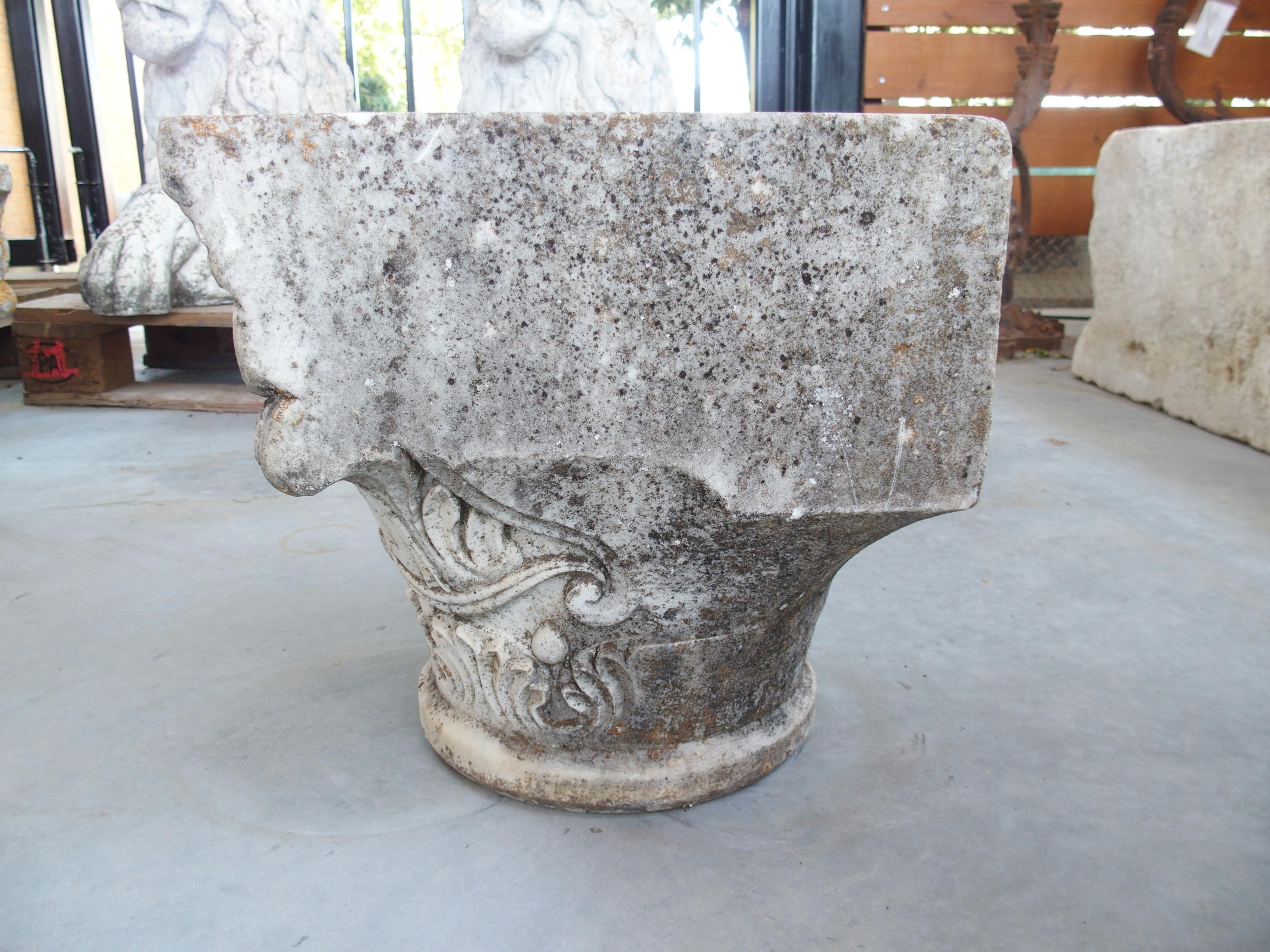 Antiguo Capitel de Columna de Mármol de Lourmarin, Francia, Siglo XIX Francés en venta