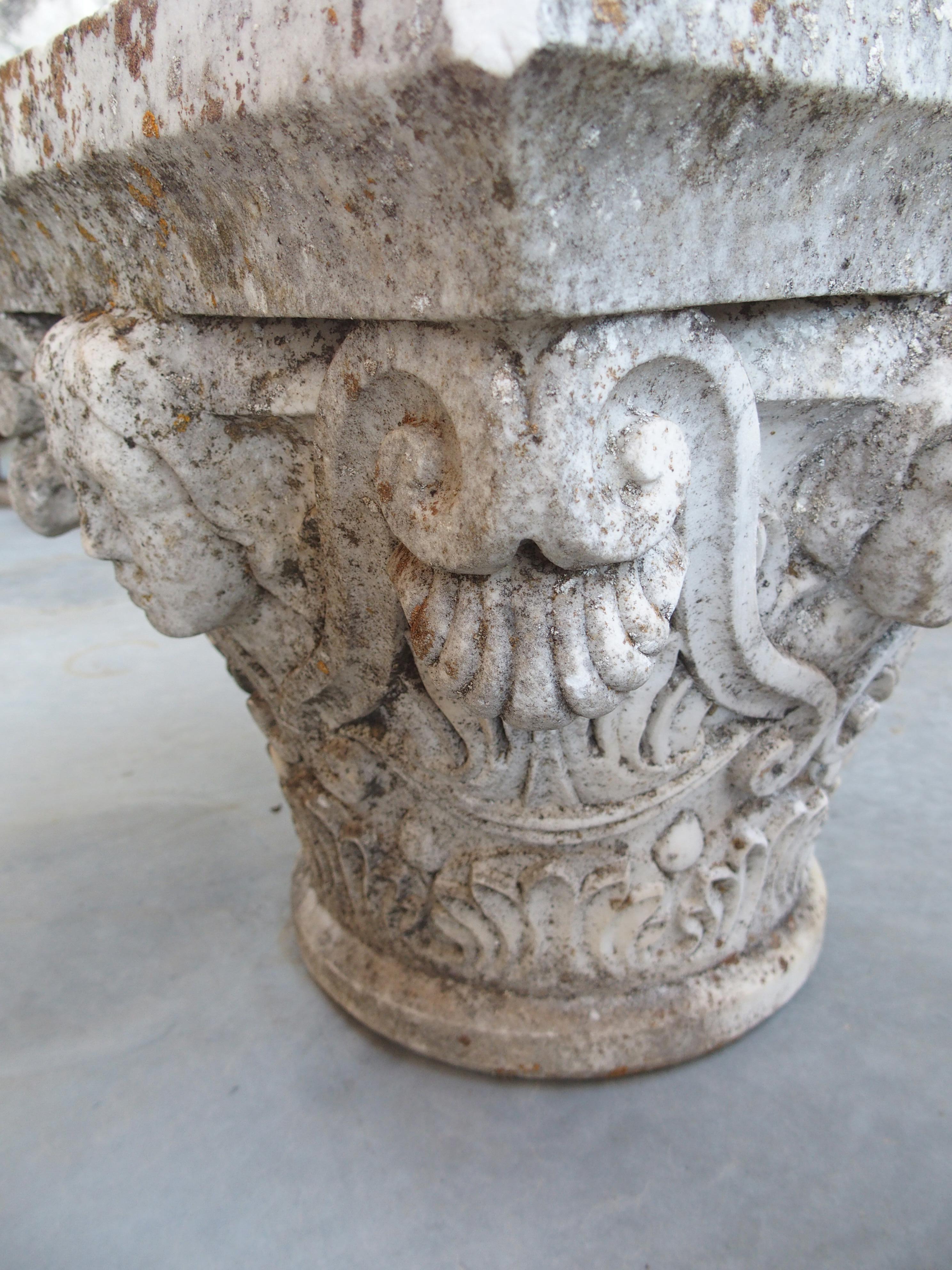 Antiguo Capitel de Columna de Mármol de Lourmarin, Francia, Siglo XIX en venta 2
