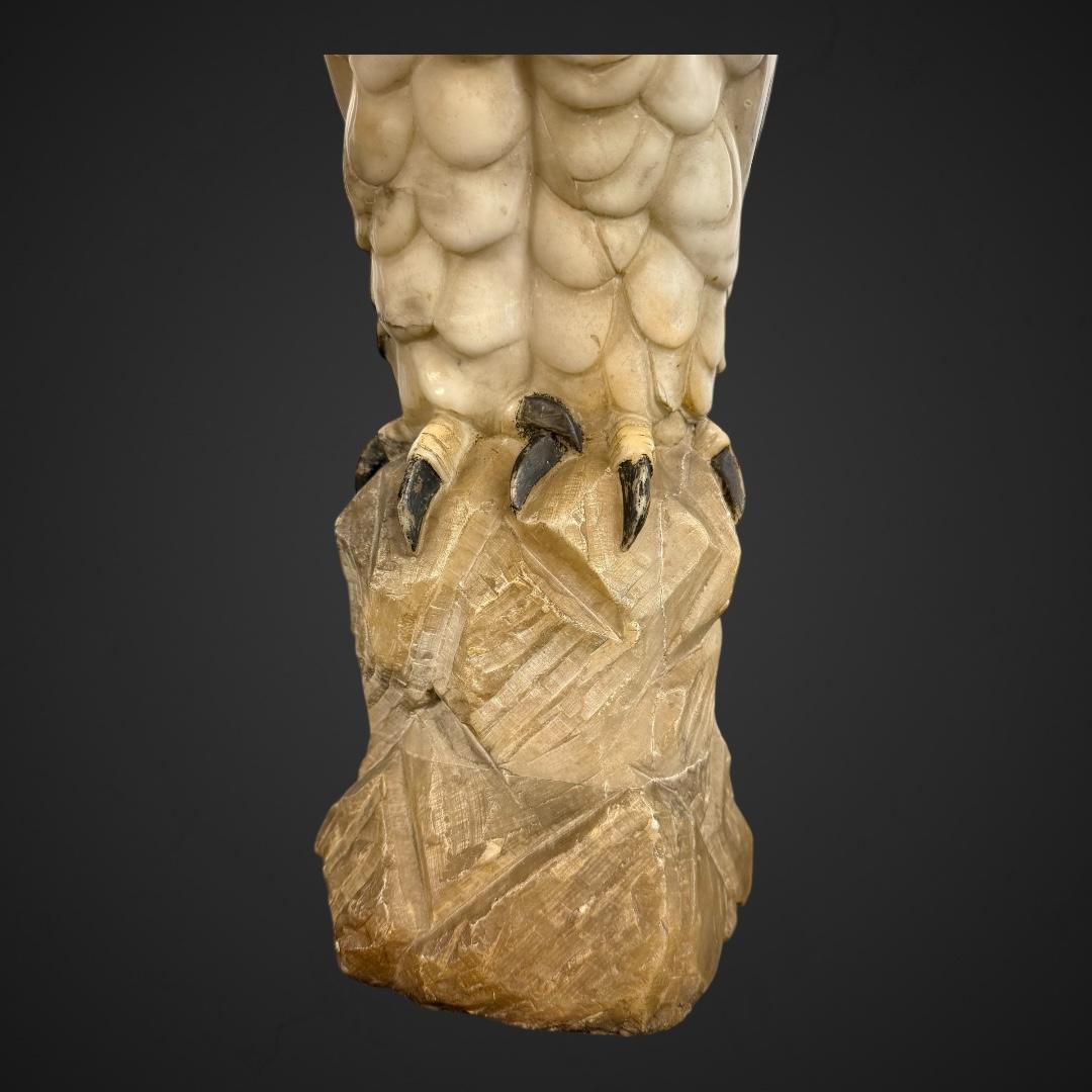 Statua antica di aquila in marmo venato di Carrara, XIX secolo in vendita 9