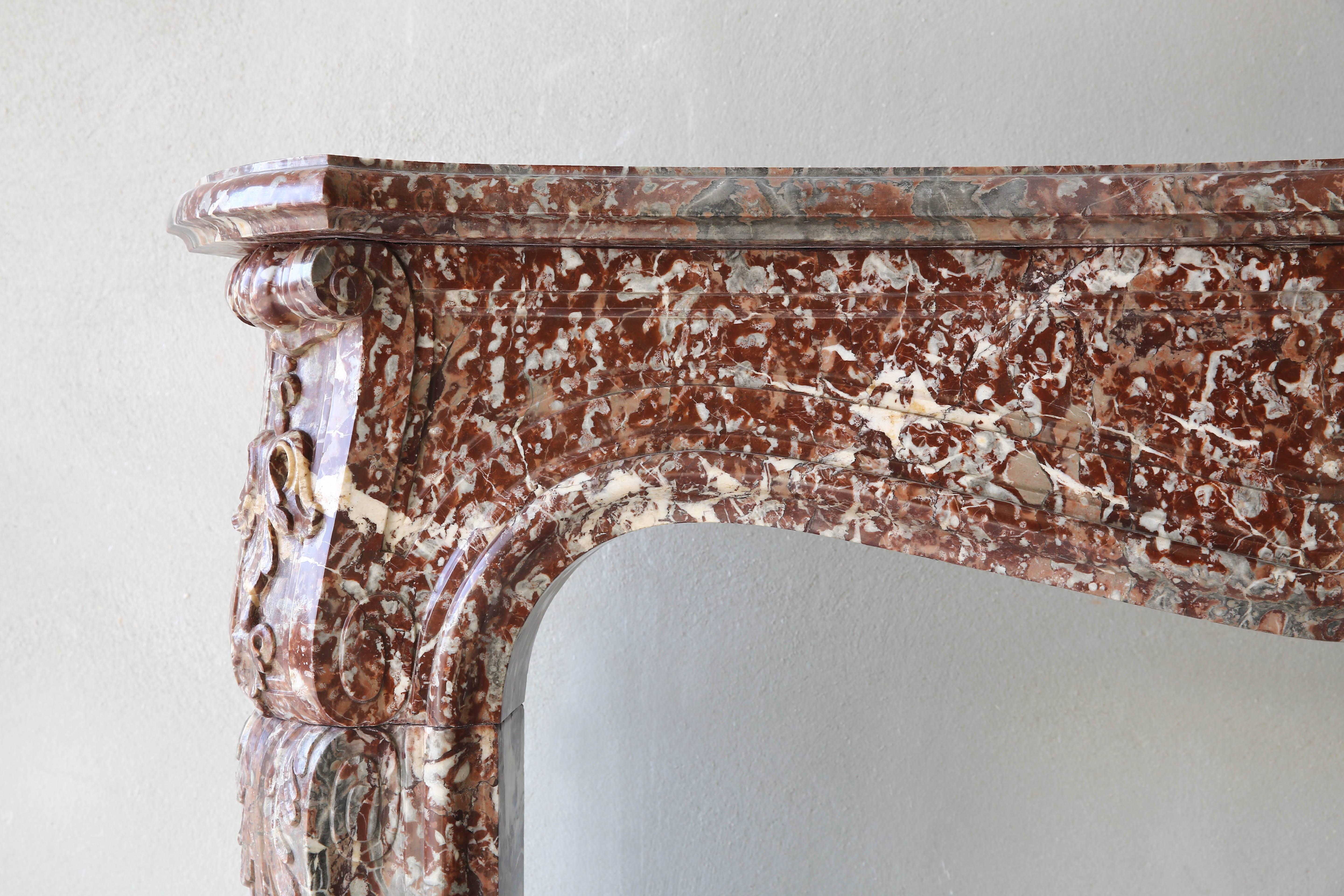 Antique Marble Fireplace, 18th Century, Style of Louis XV In Good Condition For Sale In Made, NL