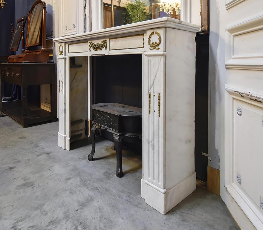 Marble Antique marble fireplace mantel 19th Century For Sale