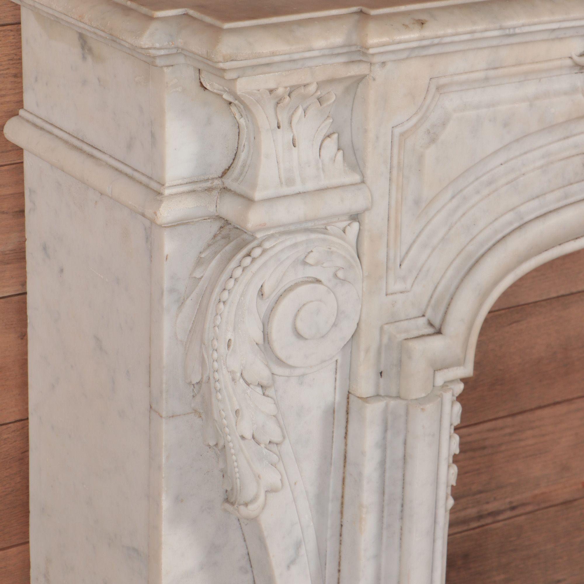 Antiker Marmorkaminmantel - French Rococo Stil Reiner weißer Marmor, um 1860 (19. Jahrhundert) im Angebot