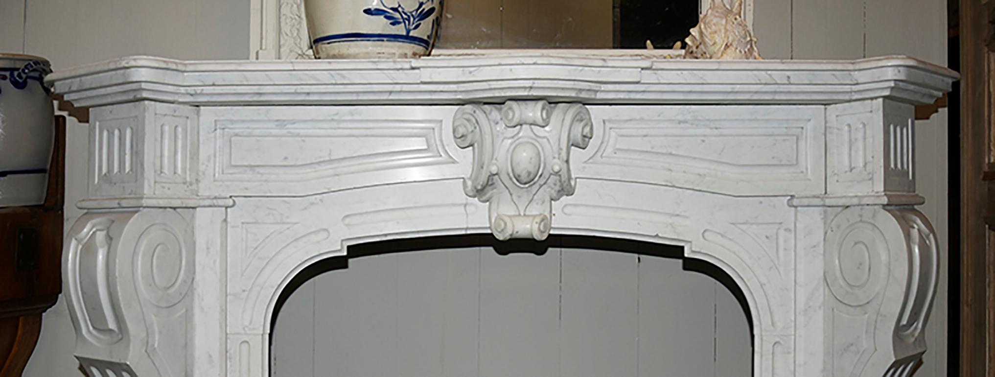 Antique Marble Fireplace Mantel Piece from the 19th Century In Good Condition In Udenhout, NL
