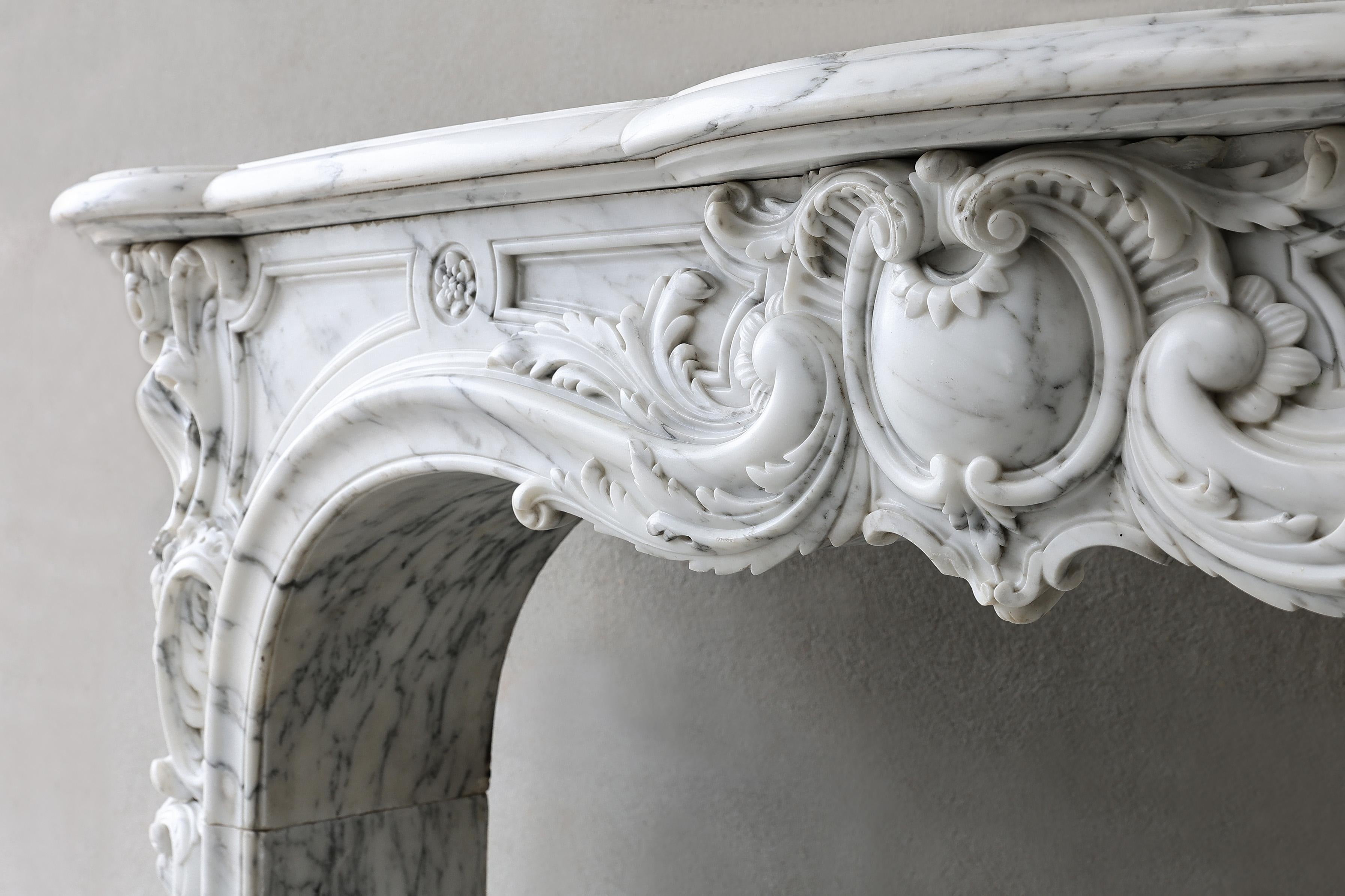 Antique Marble Fireplace  Arabescato Marble  19th Century  Monumental In Good Condition For Sale In Made, NL