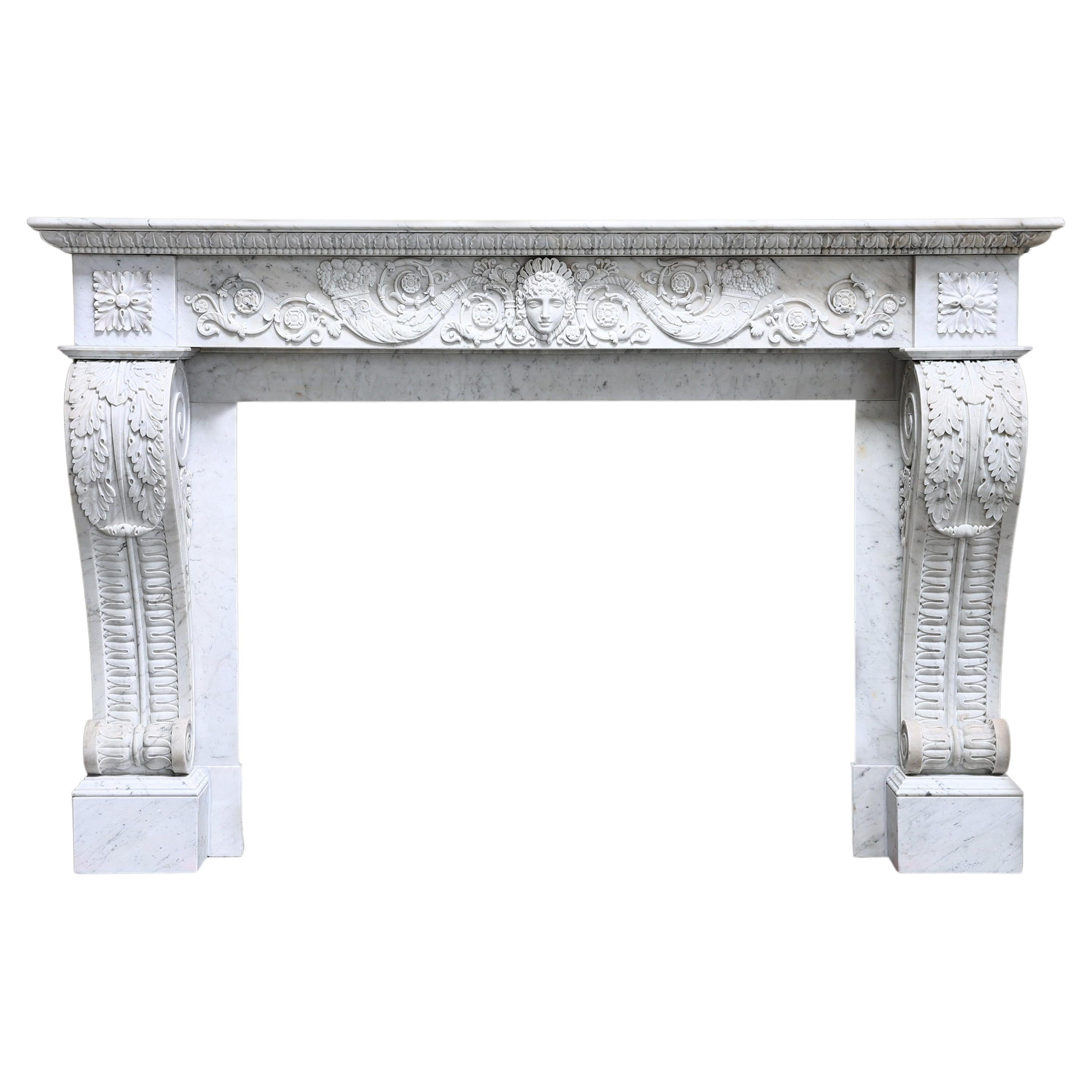 Chimenea antigua de mármol de Carrara del siglo XIX. - Estilo Luis XVI