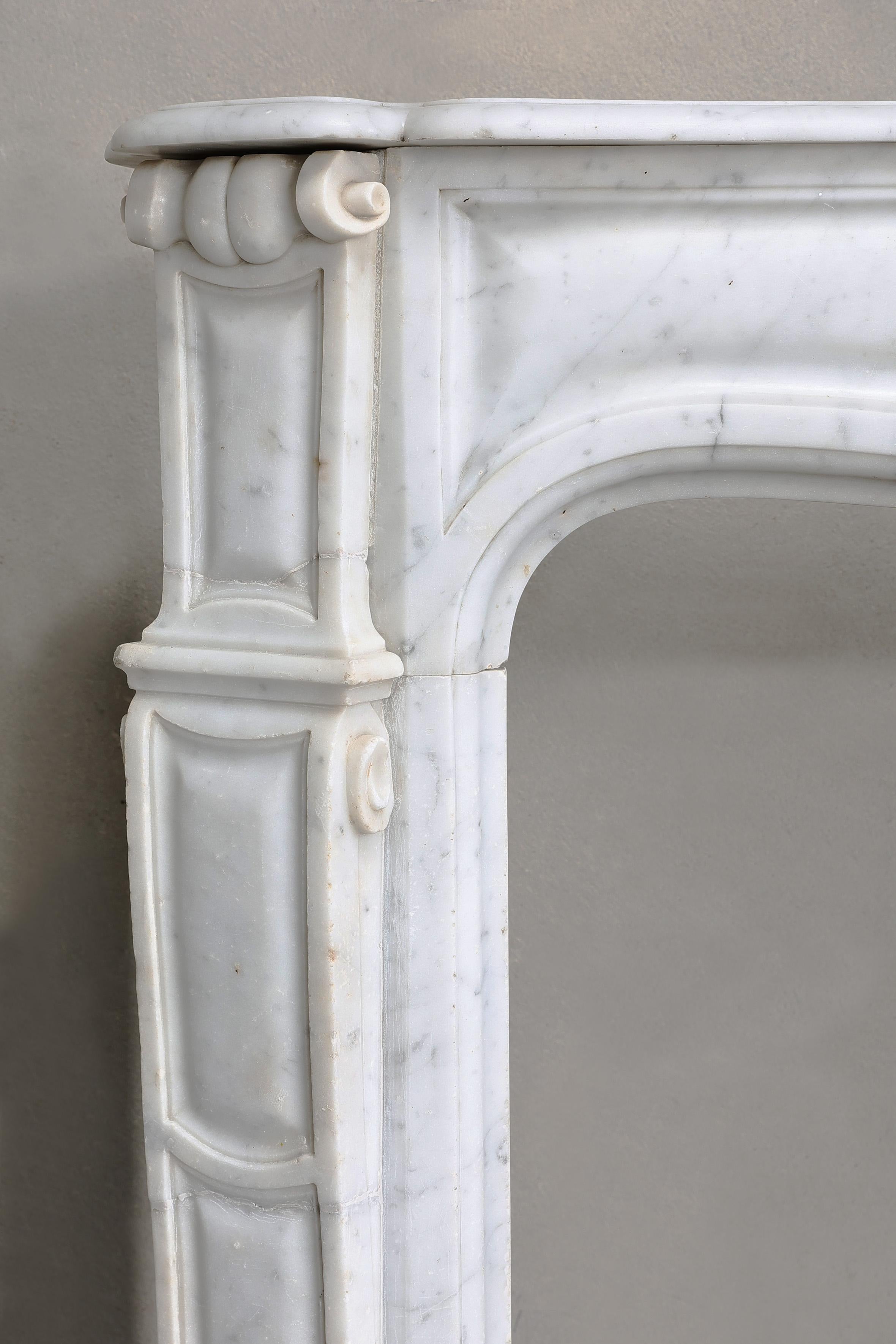 antique marble fireplace of Carrara marble in Pompadour style For Sale 3