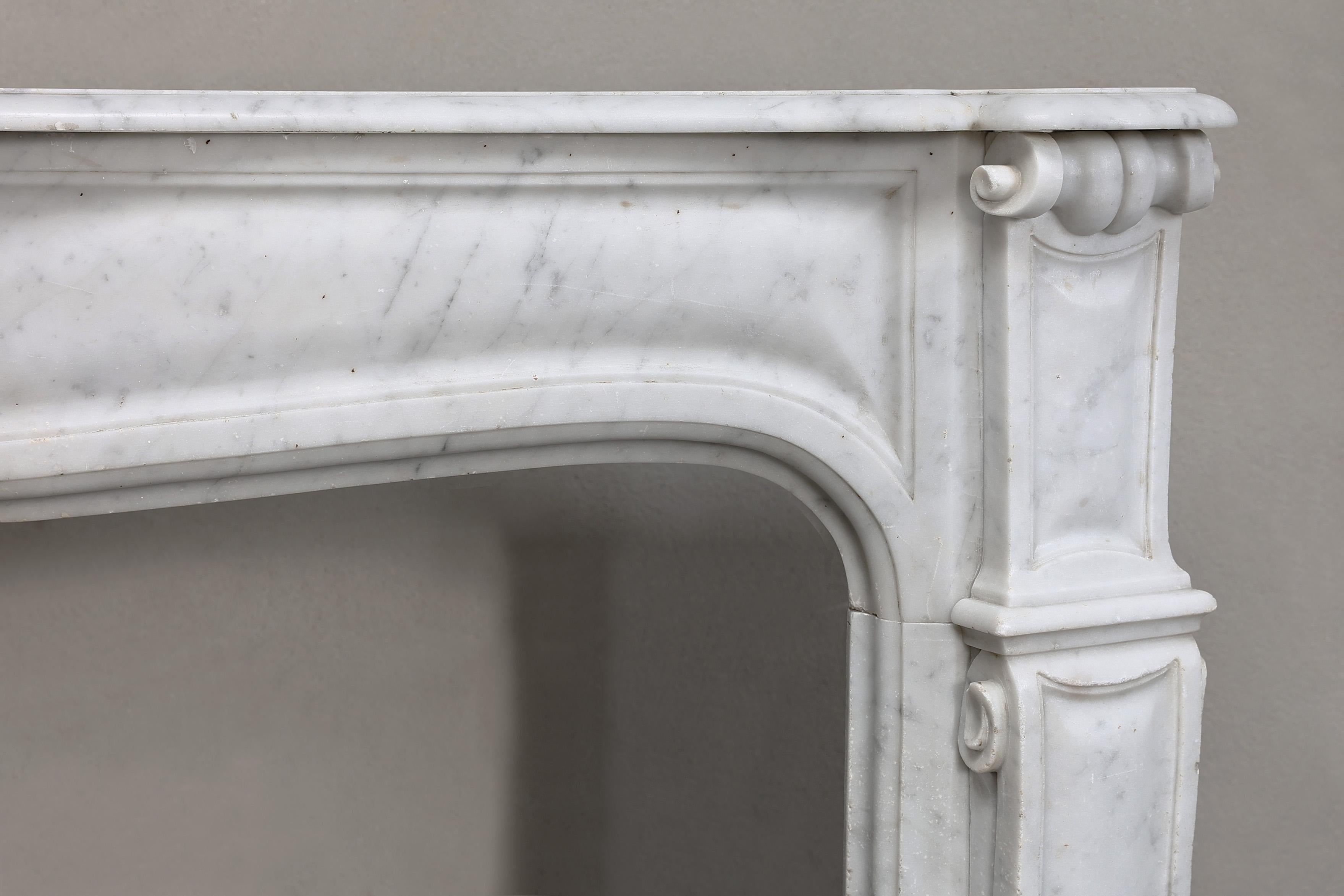 Other antique marble fireplace of Carrara marble in Pompadour style For Sale