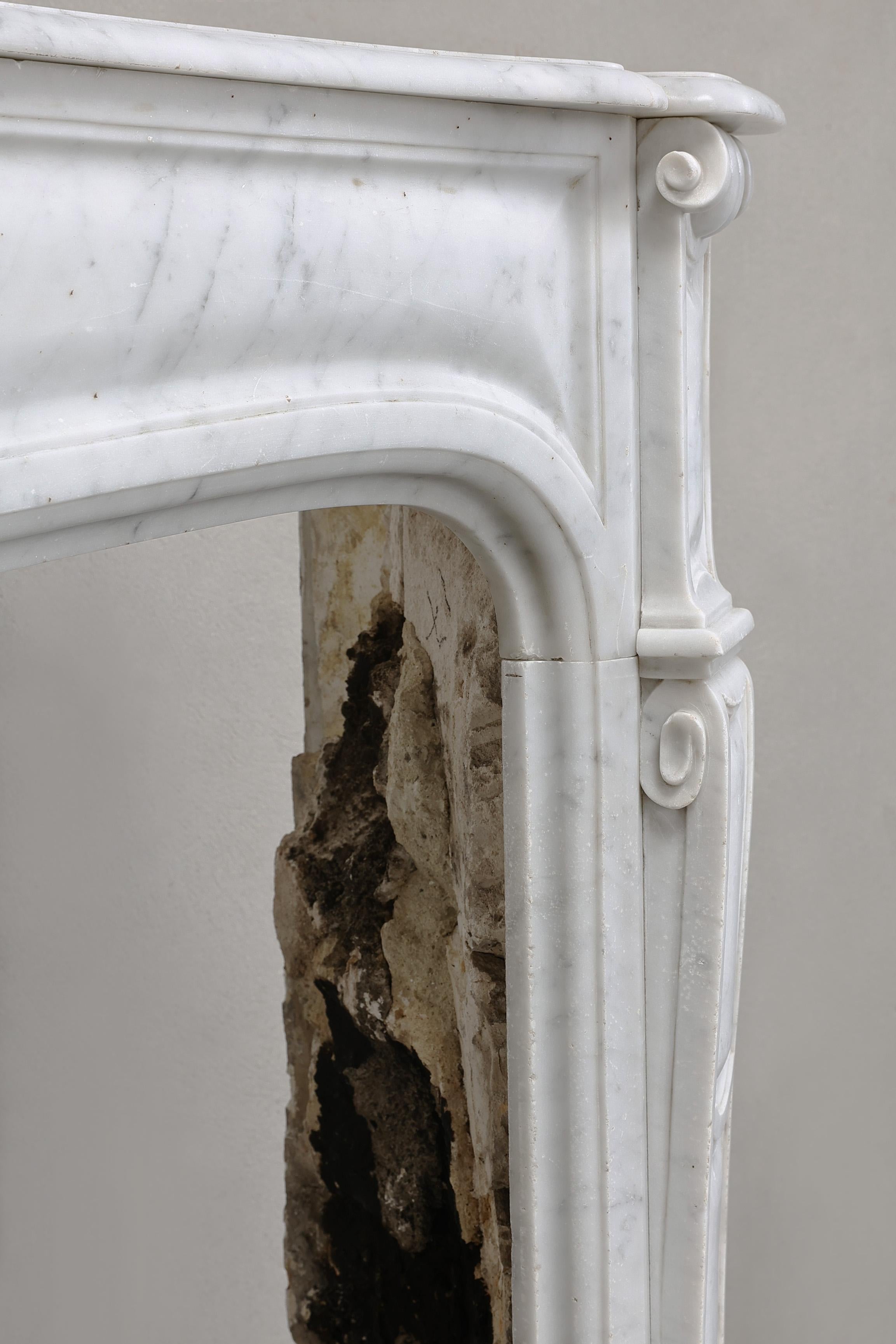 antique marble fireplace of Carrara marble in Pompadour style For Sale 2
