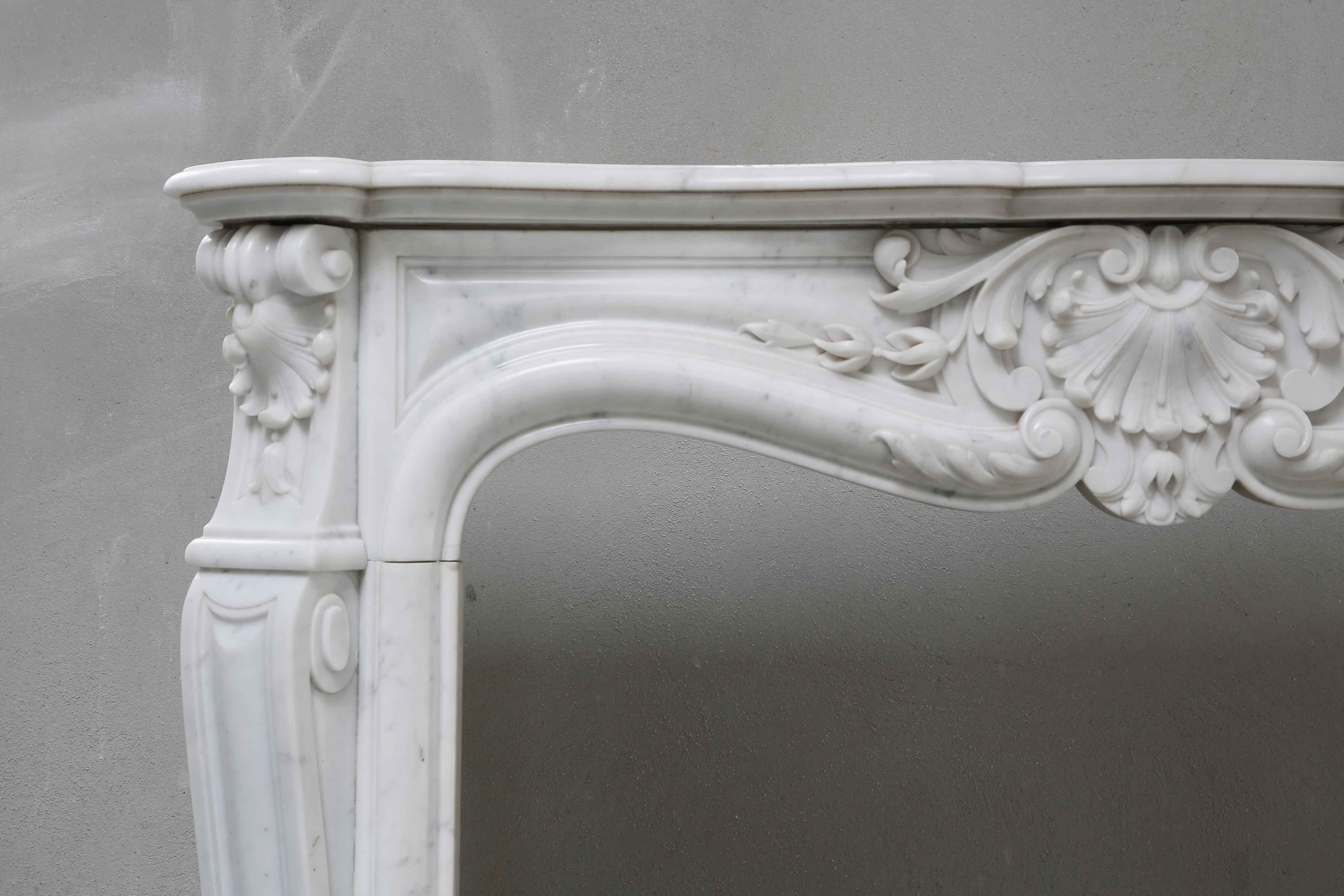 Antique Marble Fireplace of Carrara Marble, Louis XV, 19th Century In Good Condition In Made, NL