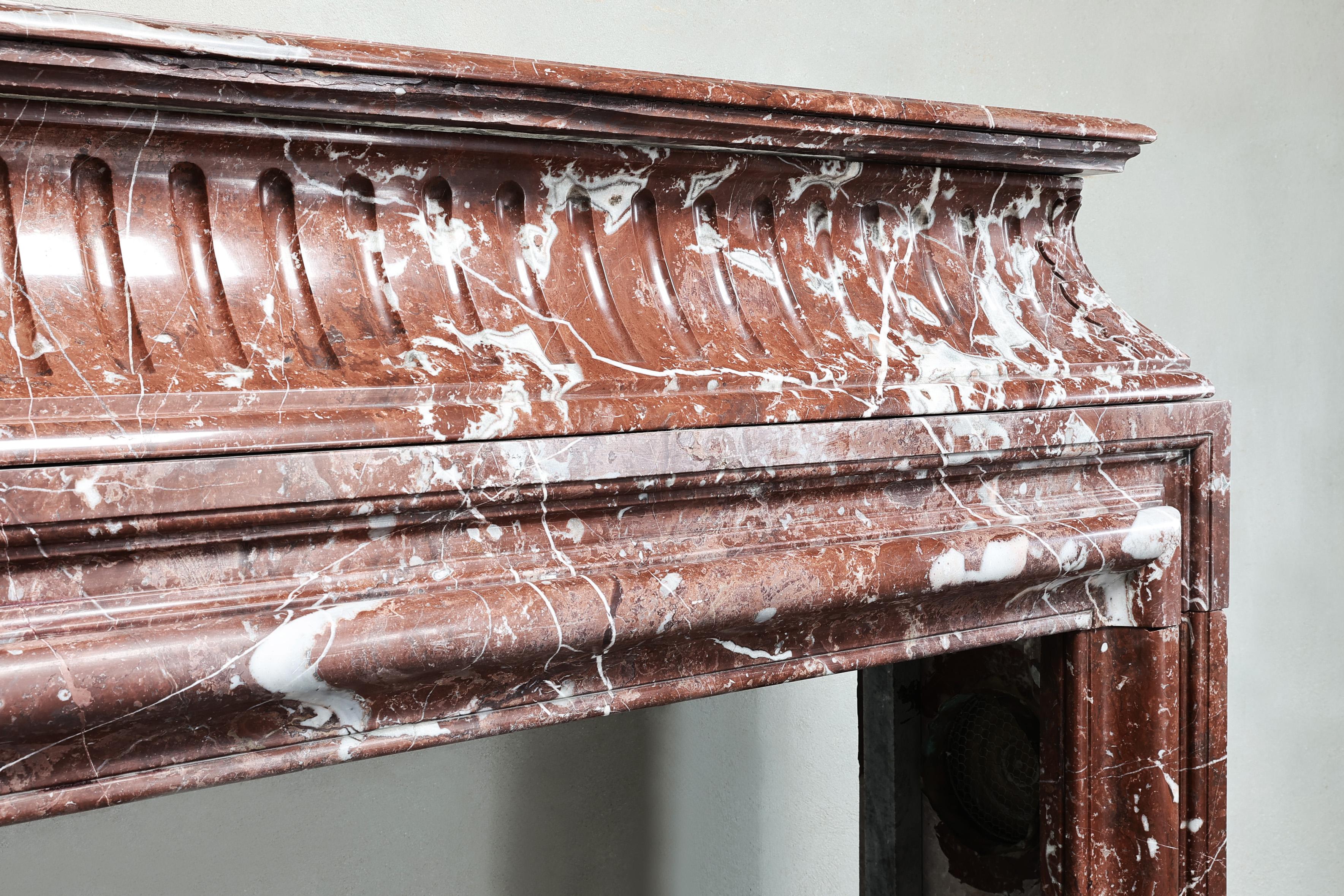 antique marble fireplace of Rouge Royal in the style of Louis XVI  In Good Condition For Sale In Made, NL