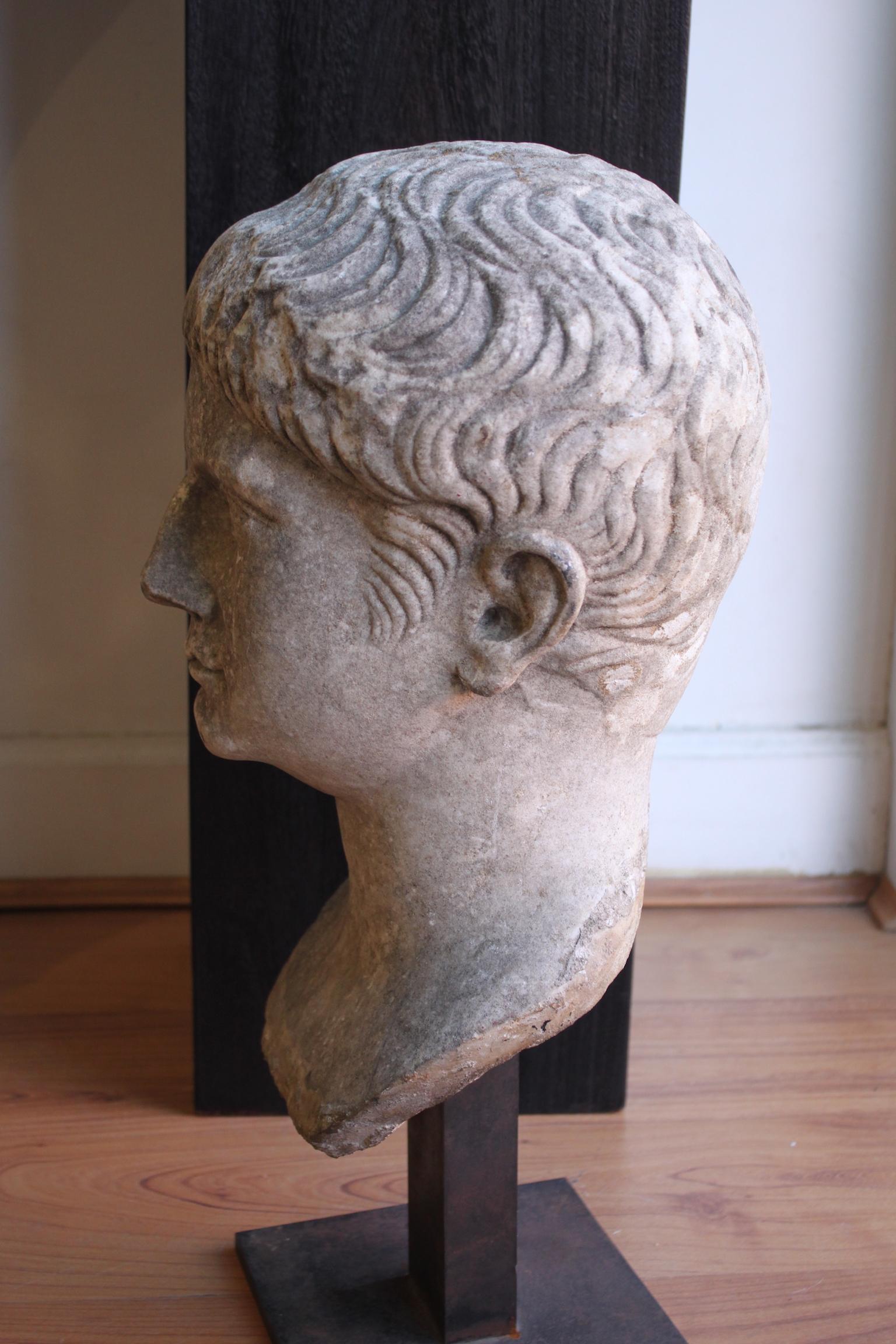 Antique Marble Head In Good Condition For Sale In Marseille, FR