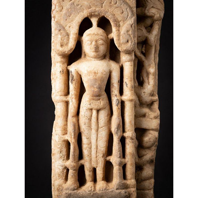 Material: marble
42,2 cm high 
16 cm wide and 13,5 cm deep
Weight: 17.4 kgs
Originating from India
12th century
Special !
From a temple in Rajasthan.


