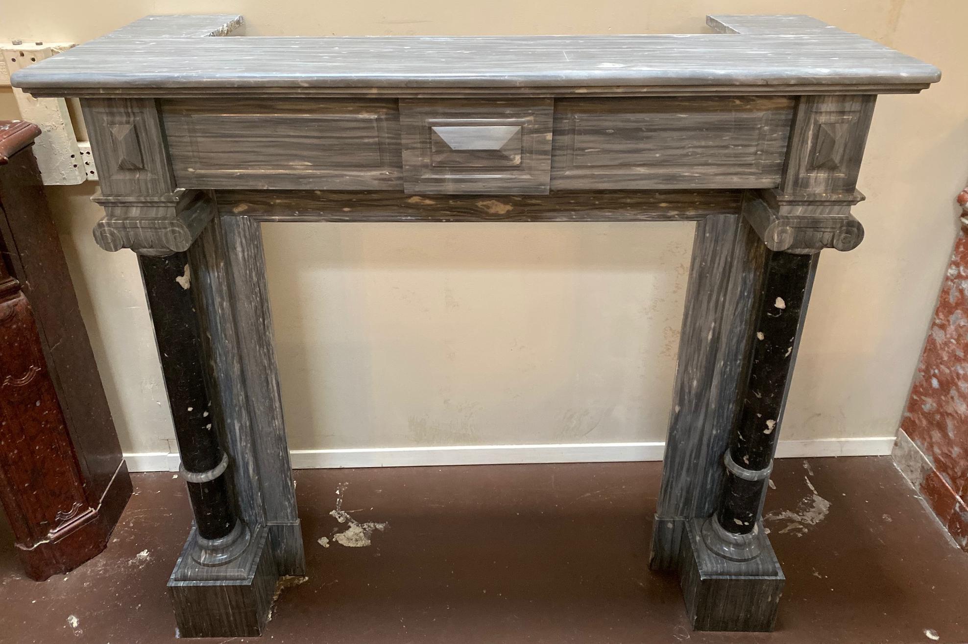 This grey and black marble mantel originates from France, circa 1860. 

Measurements: 51