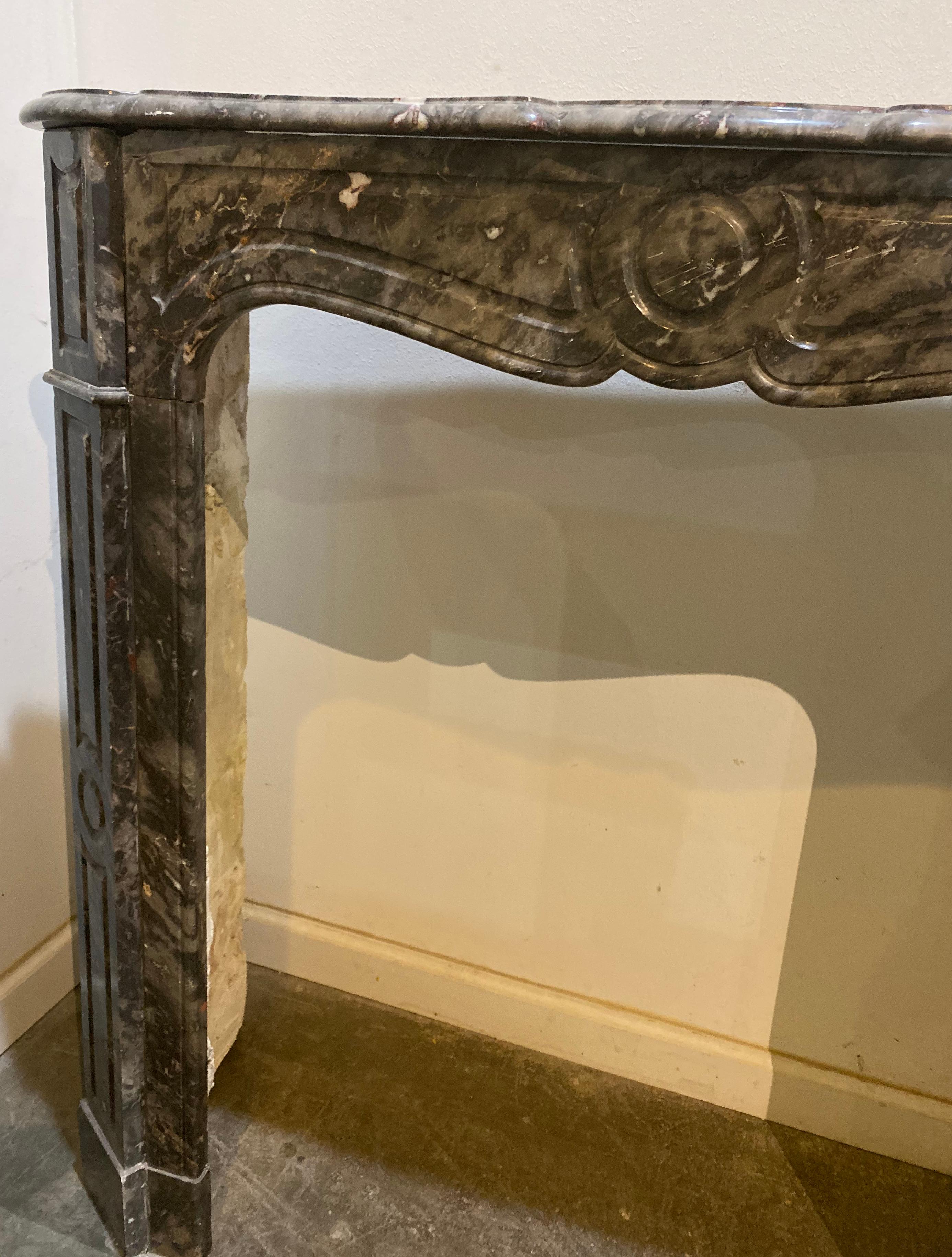 Antique Marble Mantel In Good Condition In Dallas, TX