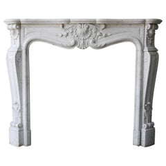 Cheminée ancienne en marbre de Carrare de style Louis XV, 19ème siècle