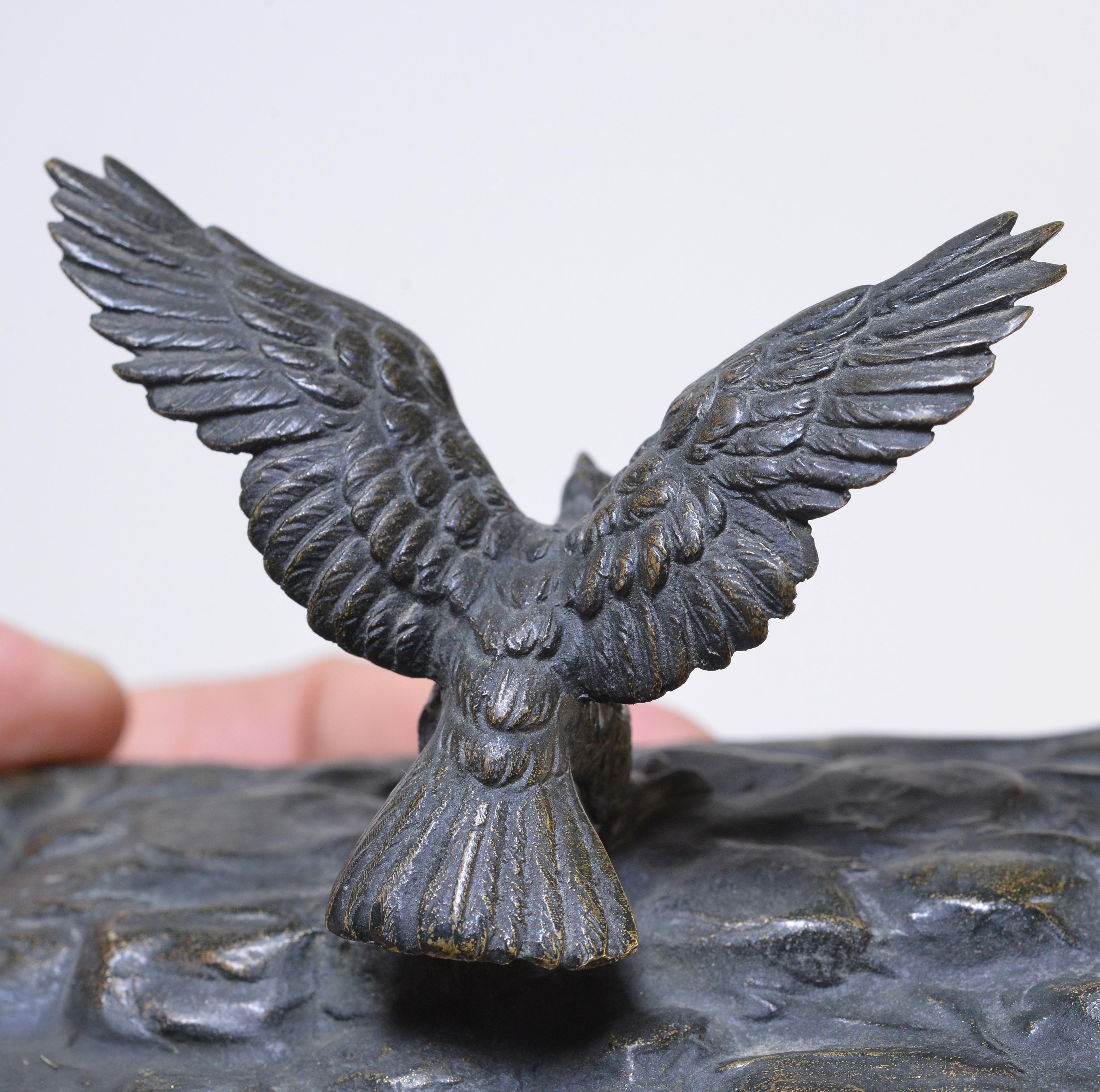 19th Century Antique Marble Paperweight with Figural Bronze Bird of Prey 19th century For Sale
