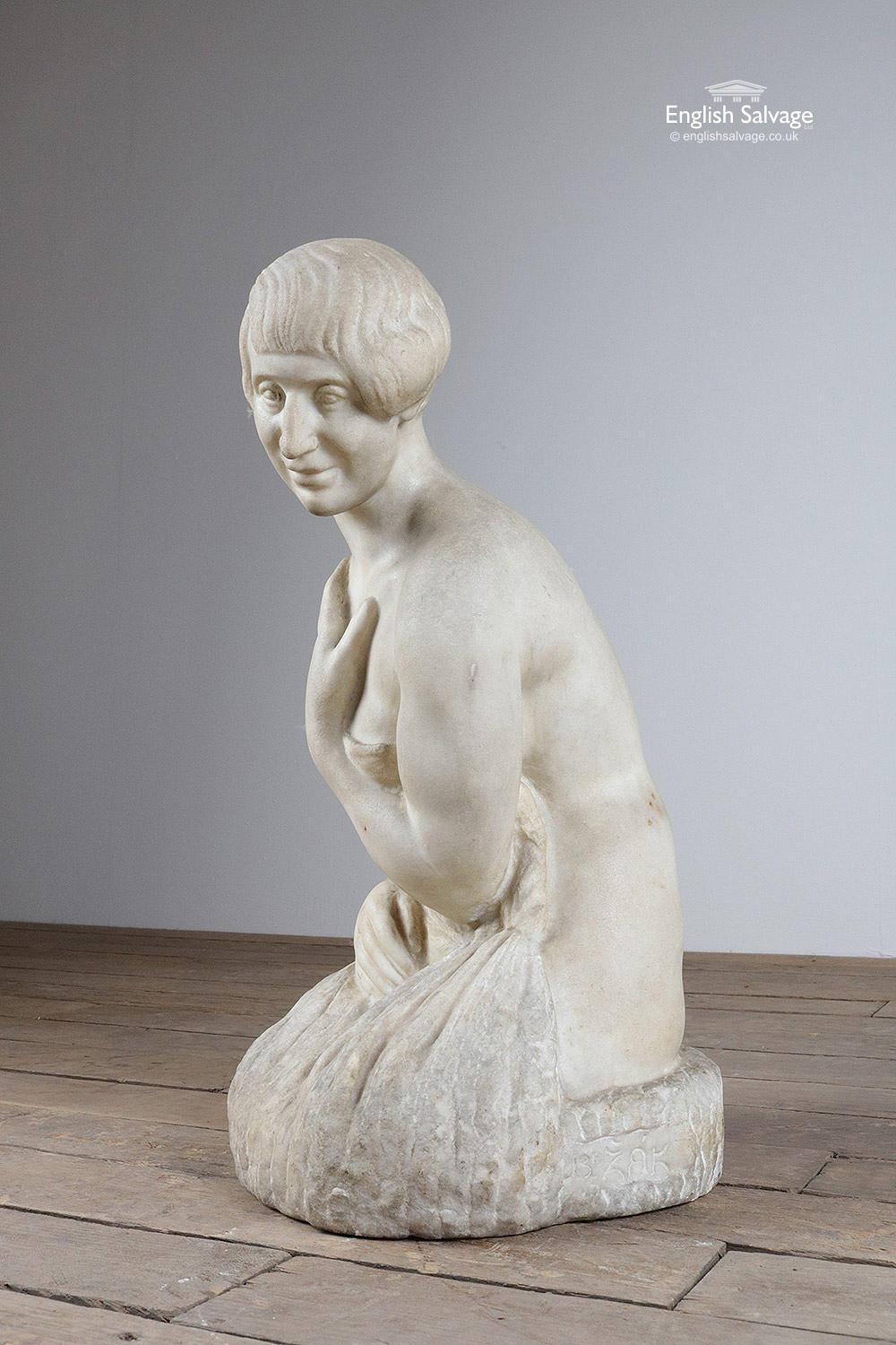 Antique Marble Sculpture of a Kneeling Female, 20th Century In Good Condition For Sale In London, GB