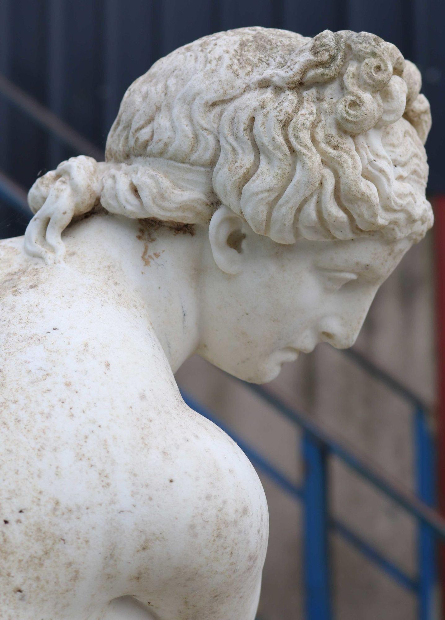 Antique Marble Sculpture of Aphrodite on Column For Sale 3
